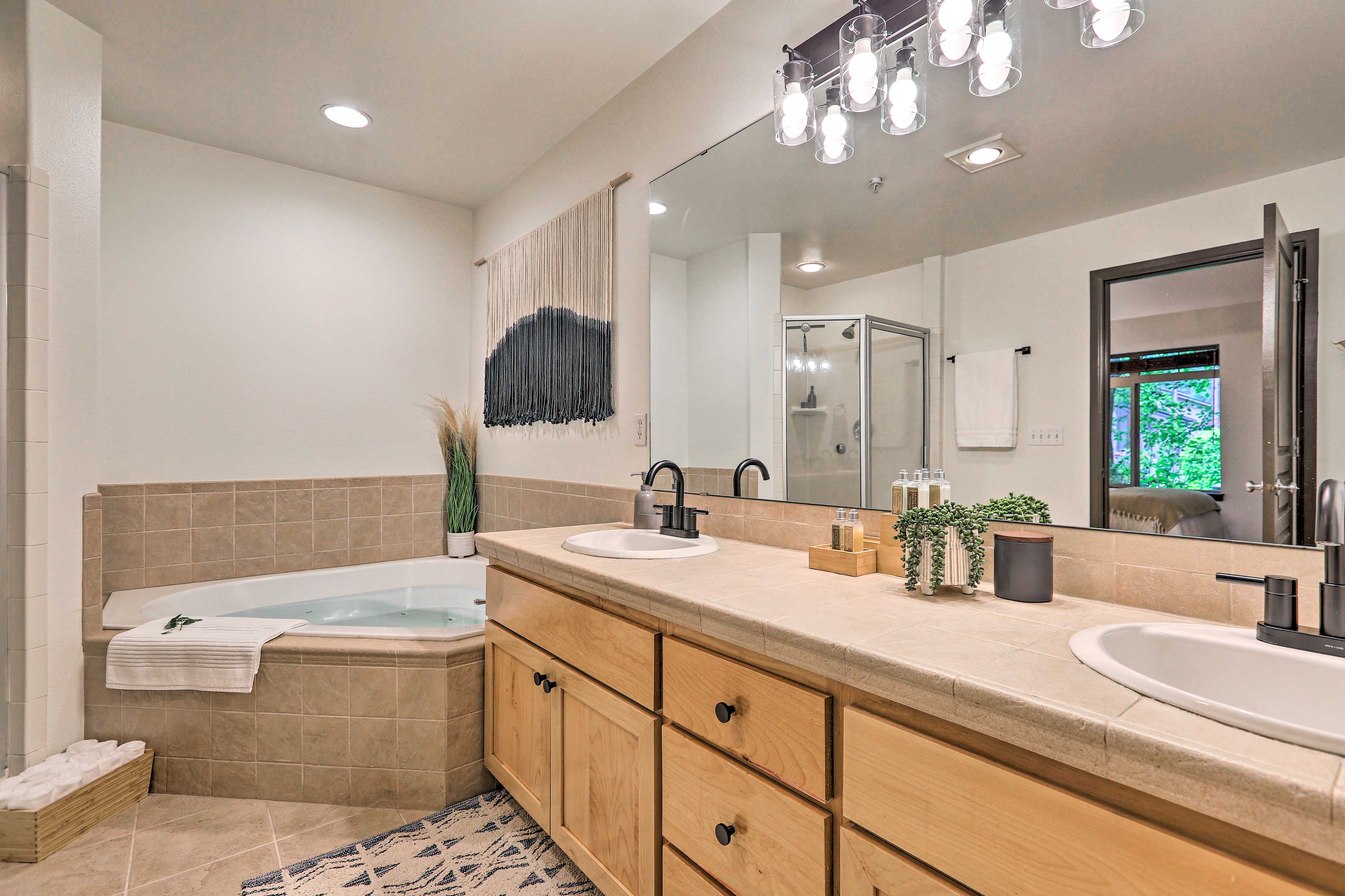 En-Suite Bathroom | Jetted Tub