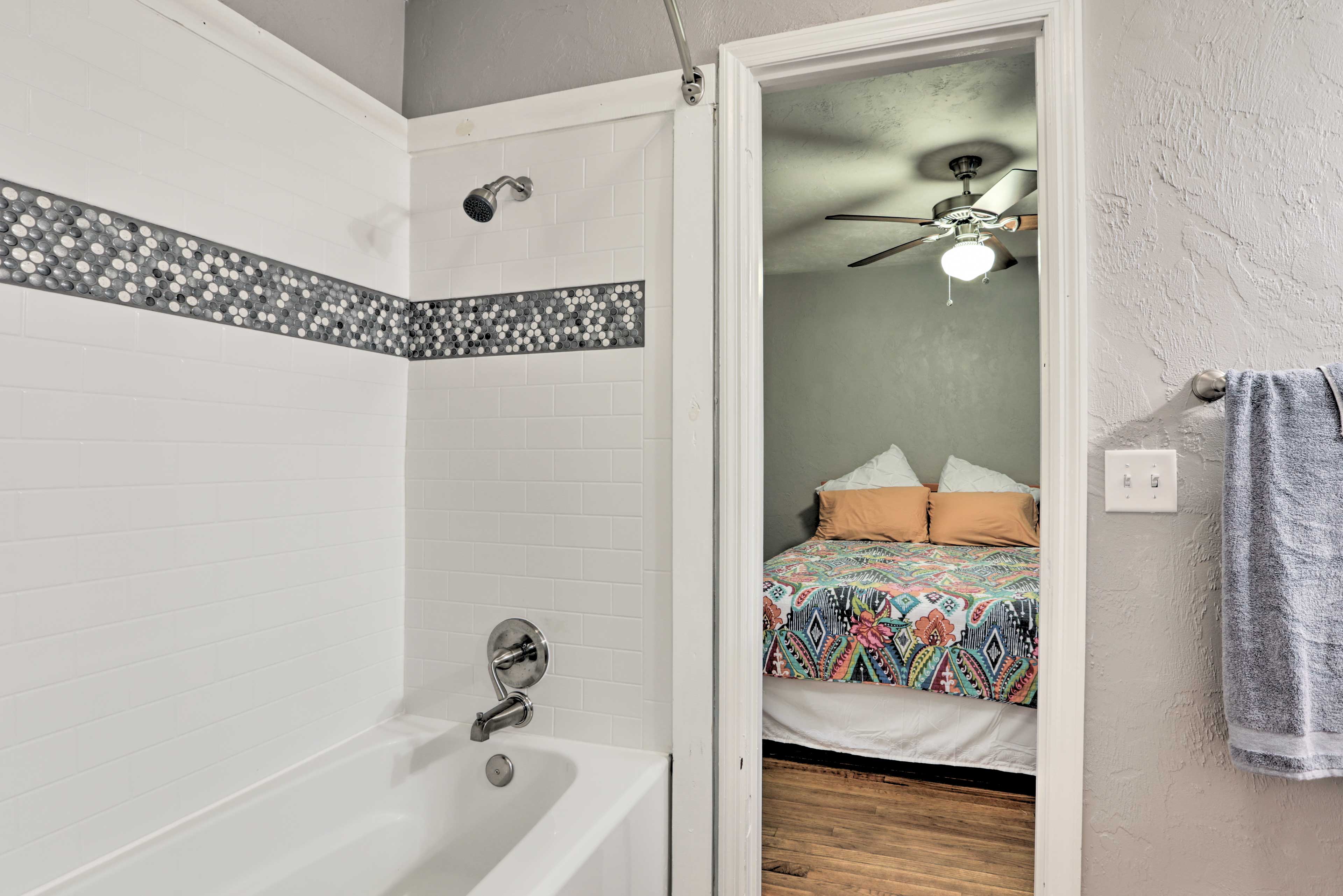 Jack-and-Jill Bathroom | Main Level | Towels Provided