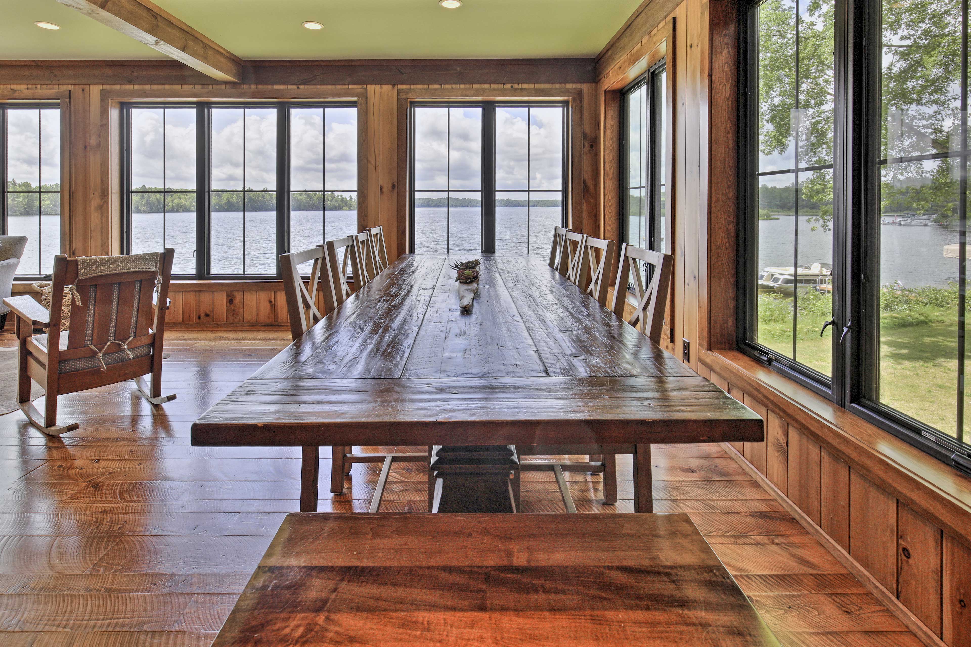 Dining Area | Dishware & Flatware Provided