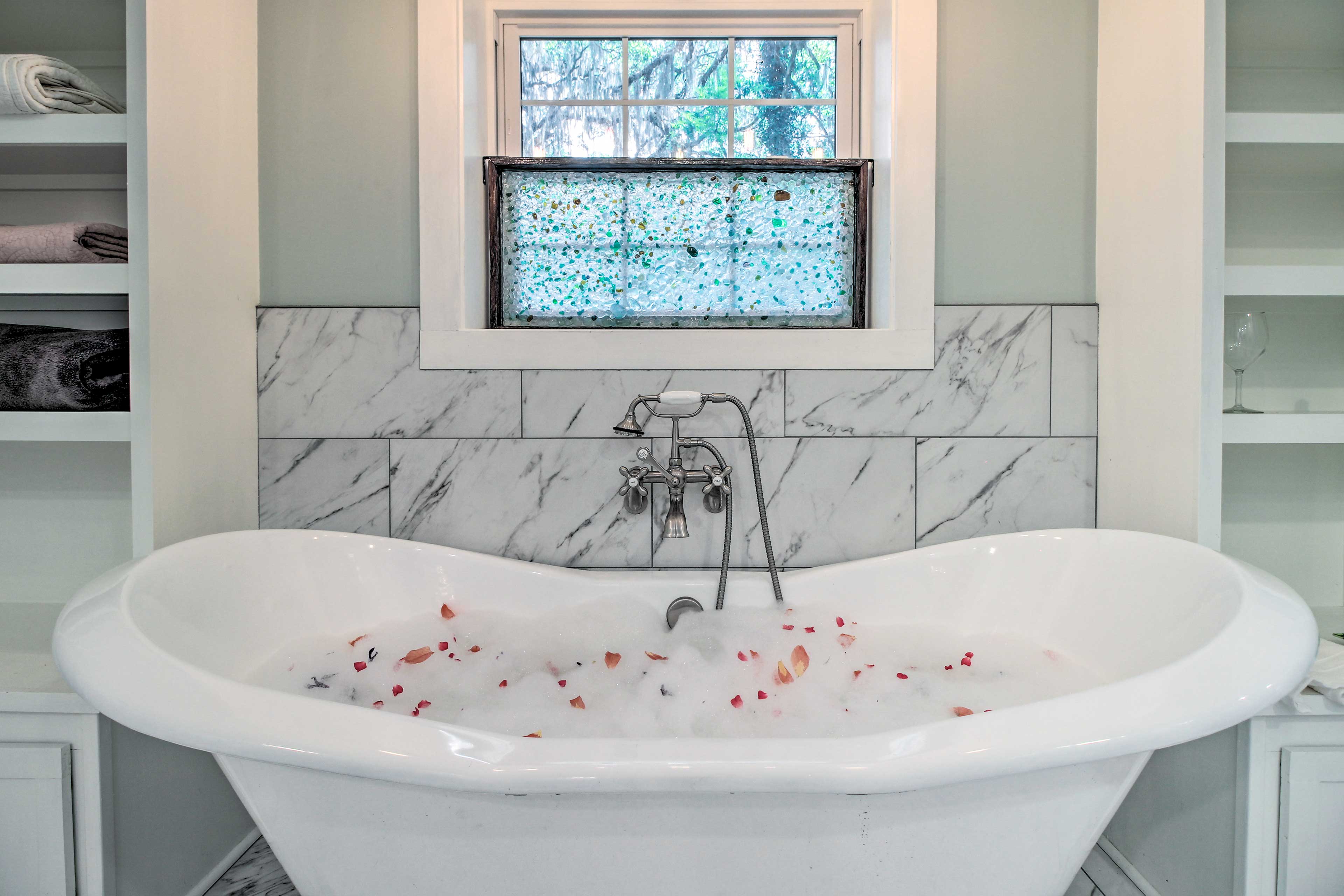 Full Bathroom | Soaking Tub