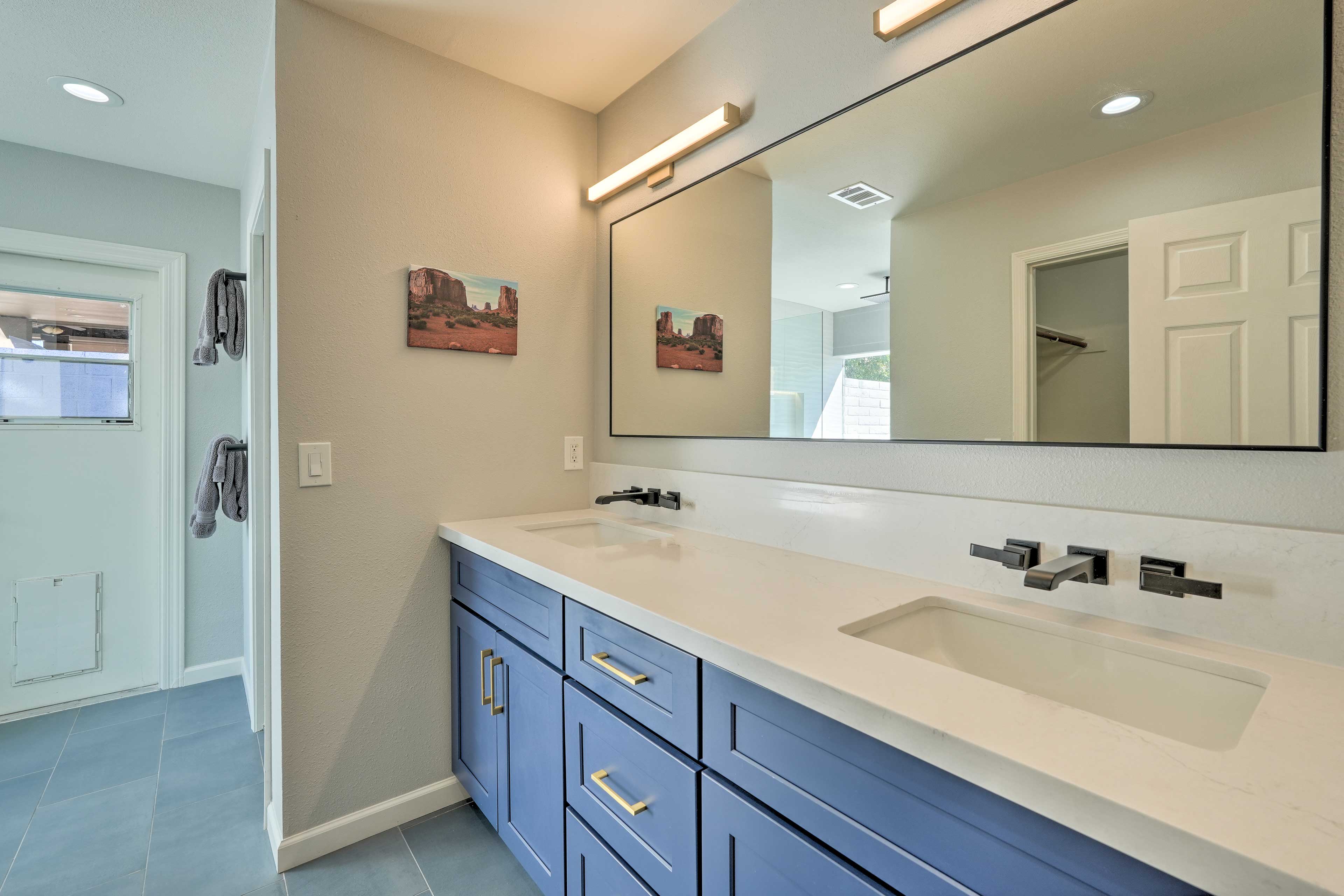 En-Suite Bathroom | Towels Provided | Walk-In Glass Shower