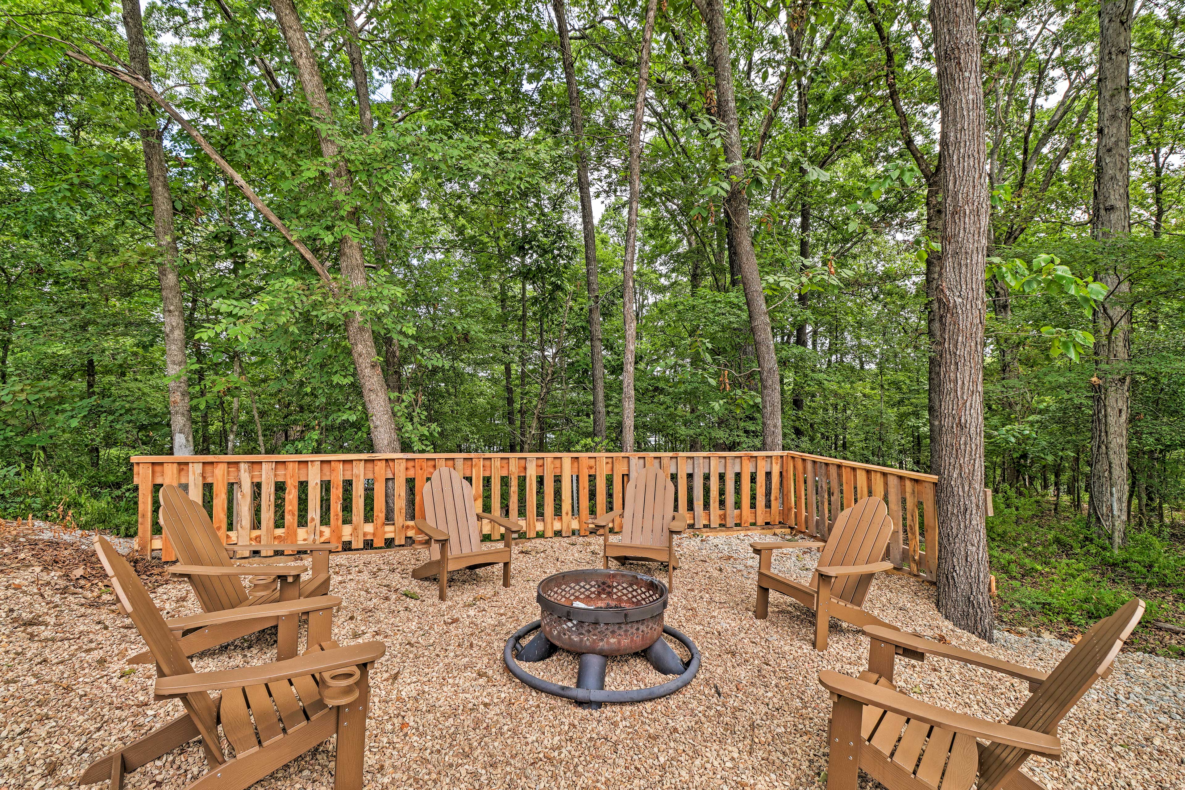 Community Amenities | Fire Pit w/ Seating