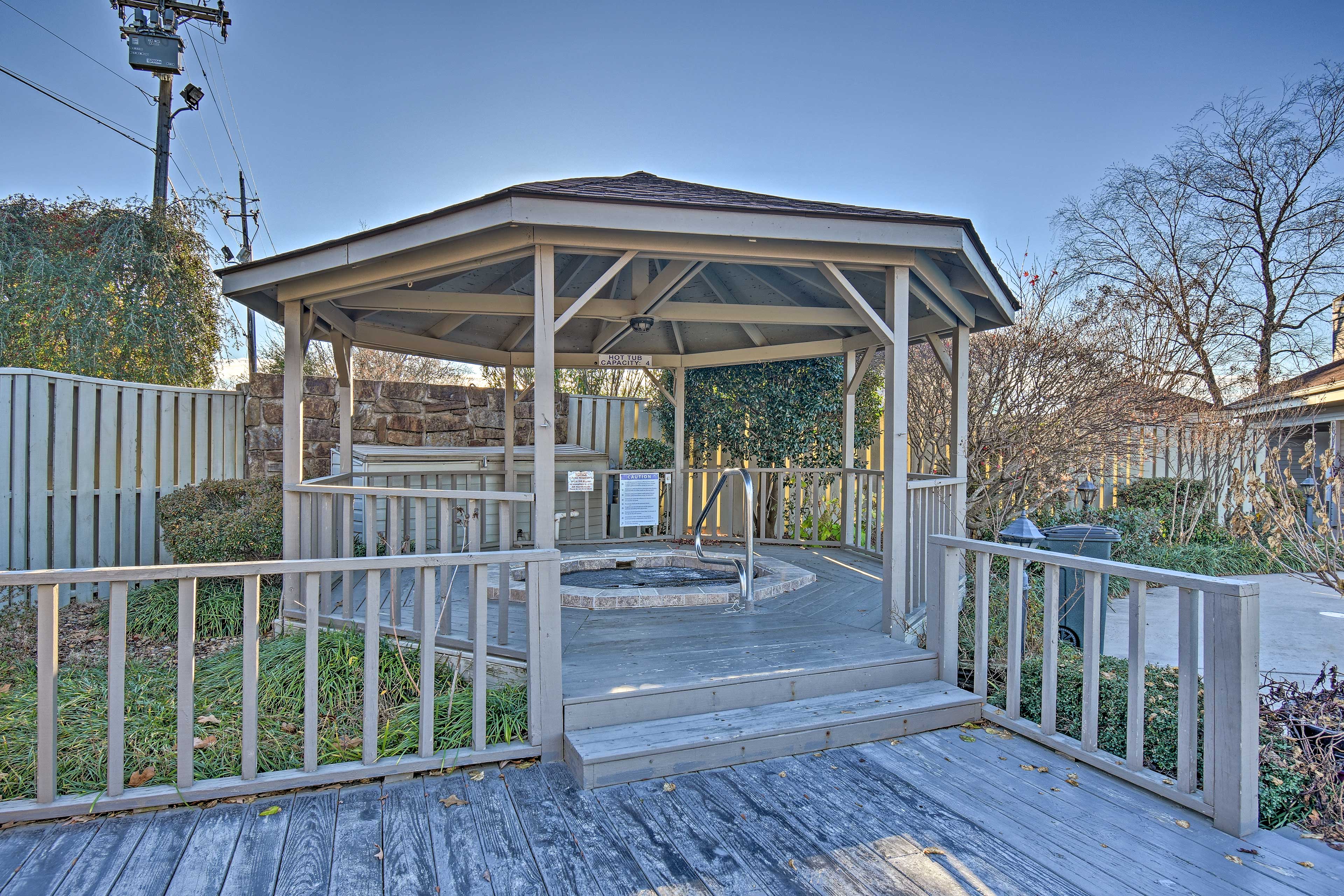 Gazebo | Hot Tub