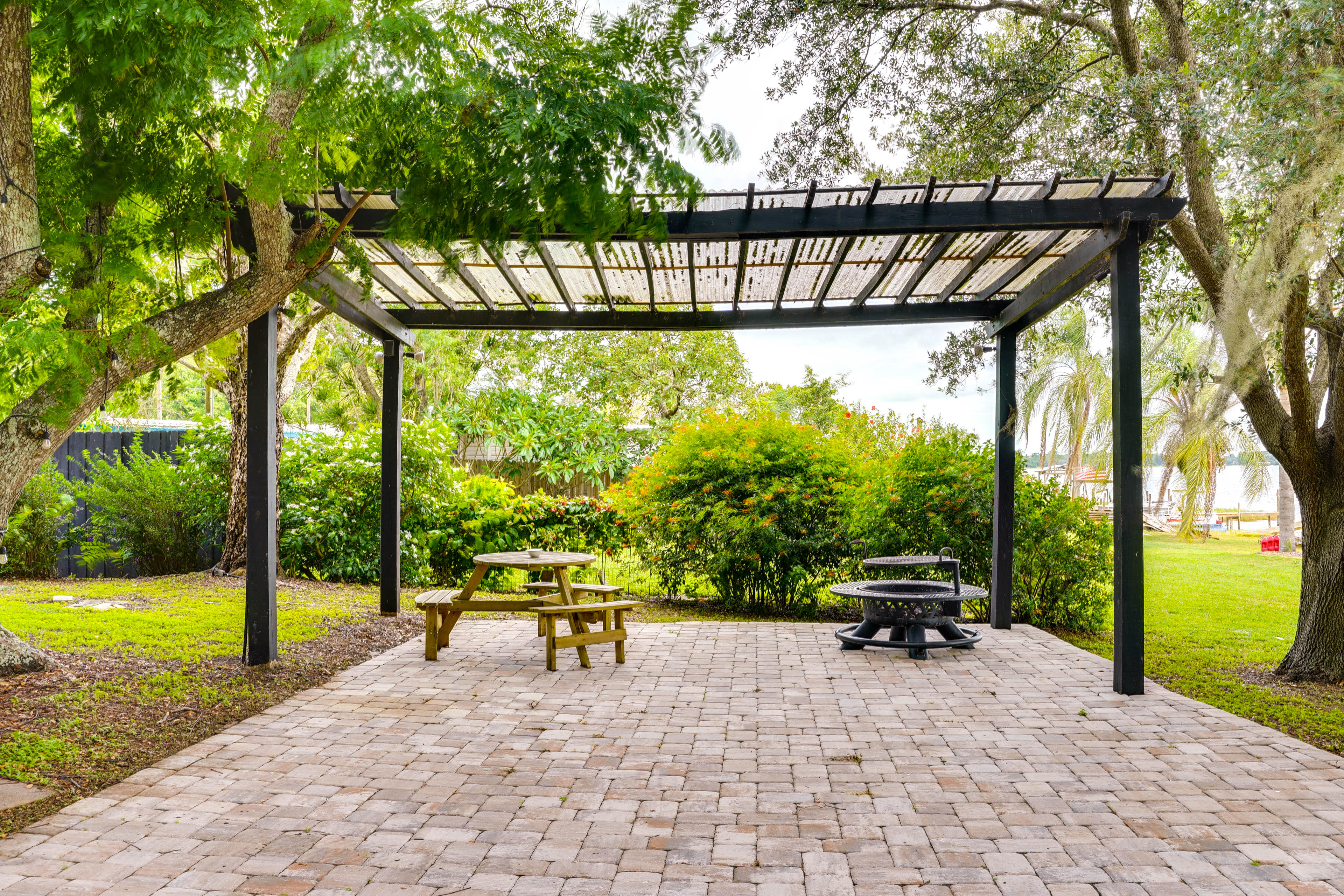 Patio | Gas Grill | Charcoal Grill | 3 Hammocks