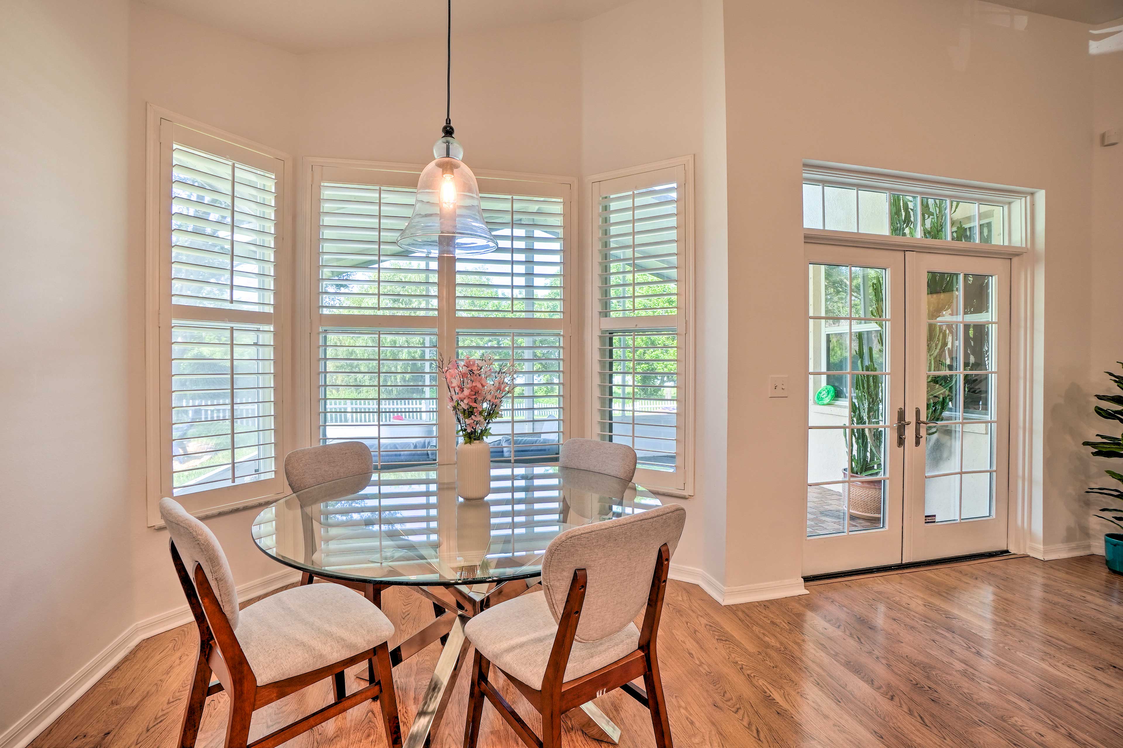 Dining Area | Dishware & Flatware