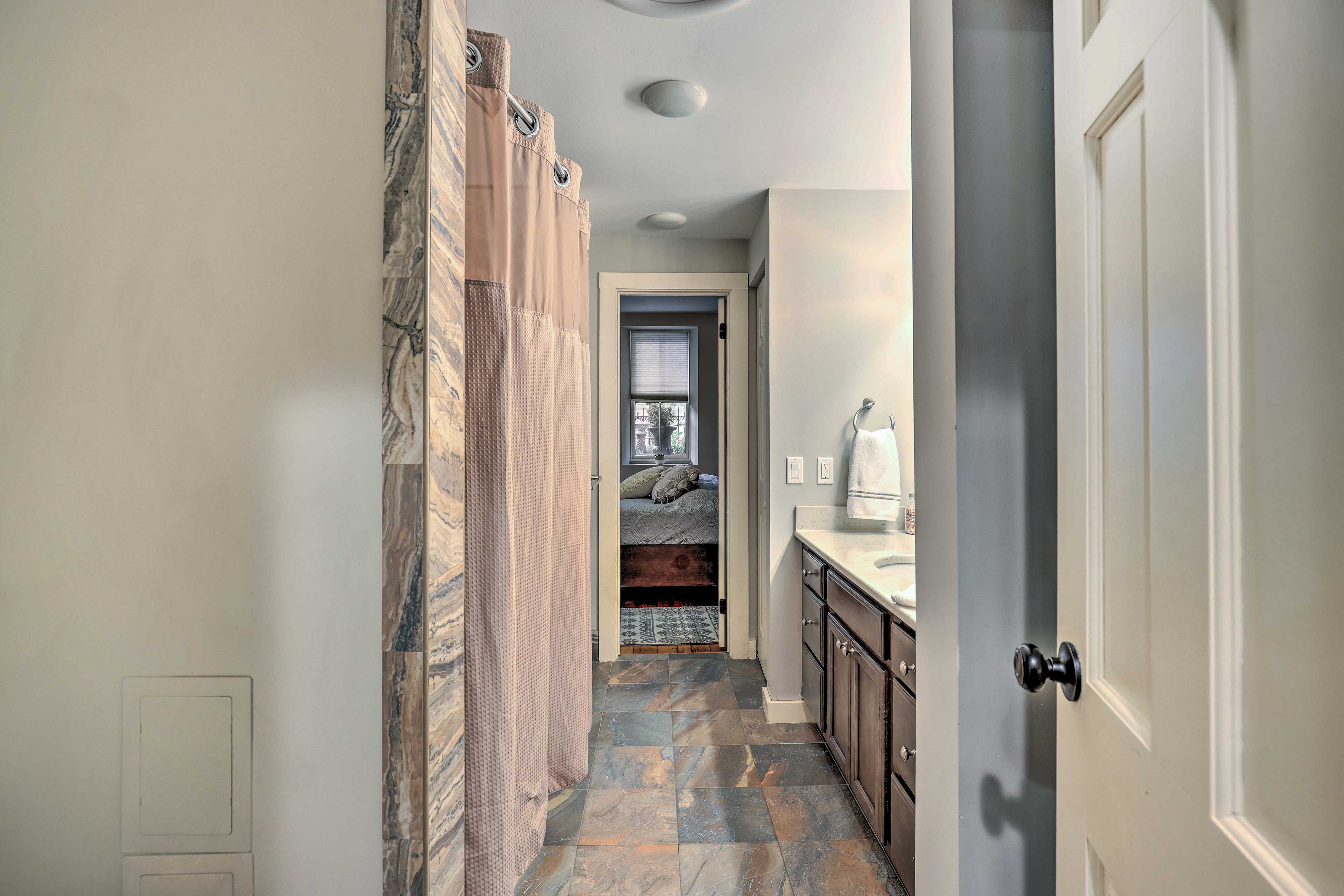 En-Suite Bathroom | Towels Provided | Complimentary Toiletries | Hair Dryer