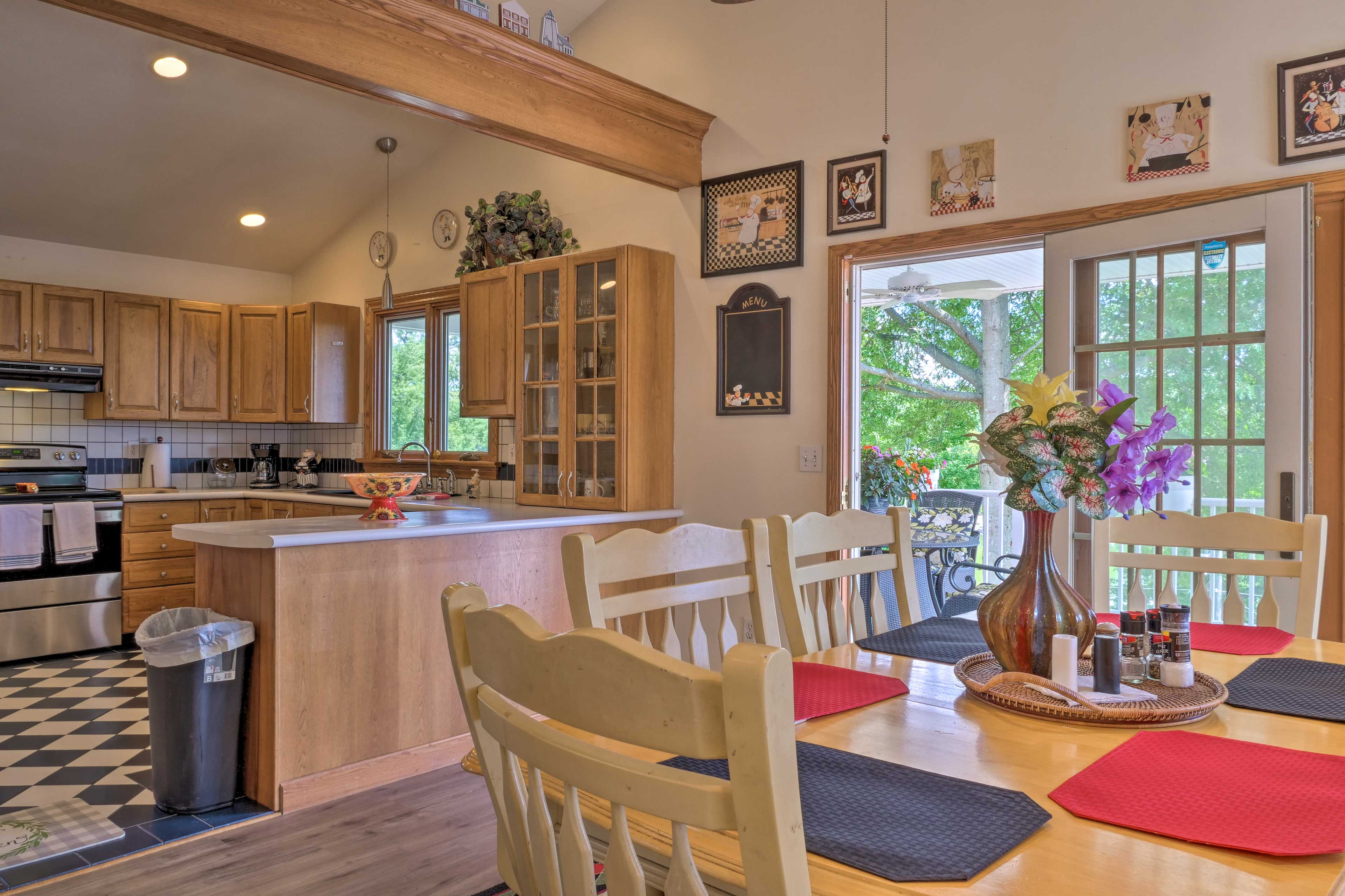 Dining Room | Dishware & Flatware Provided