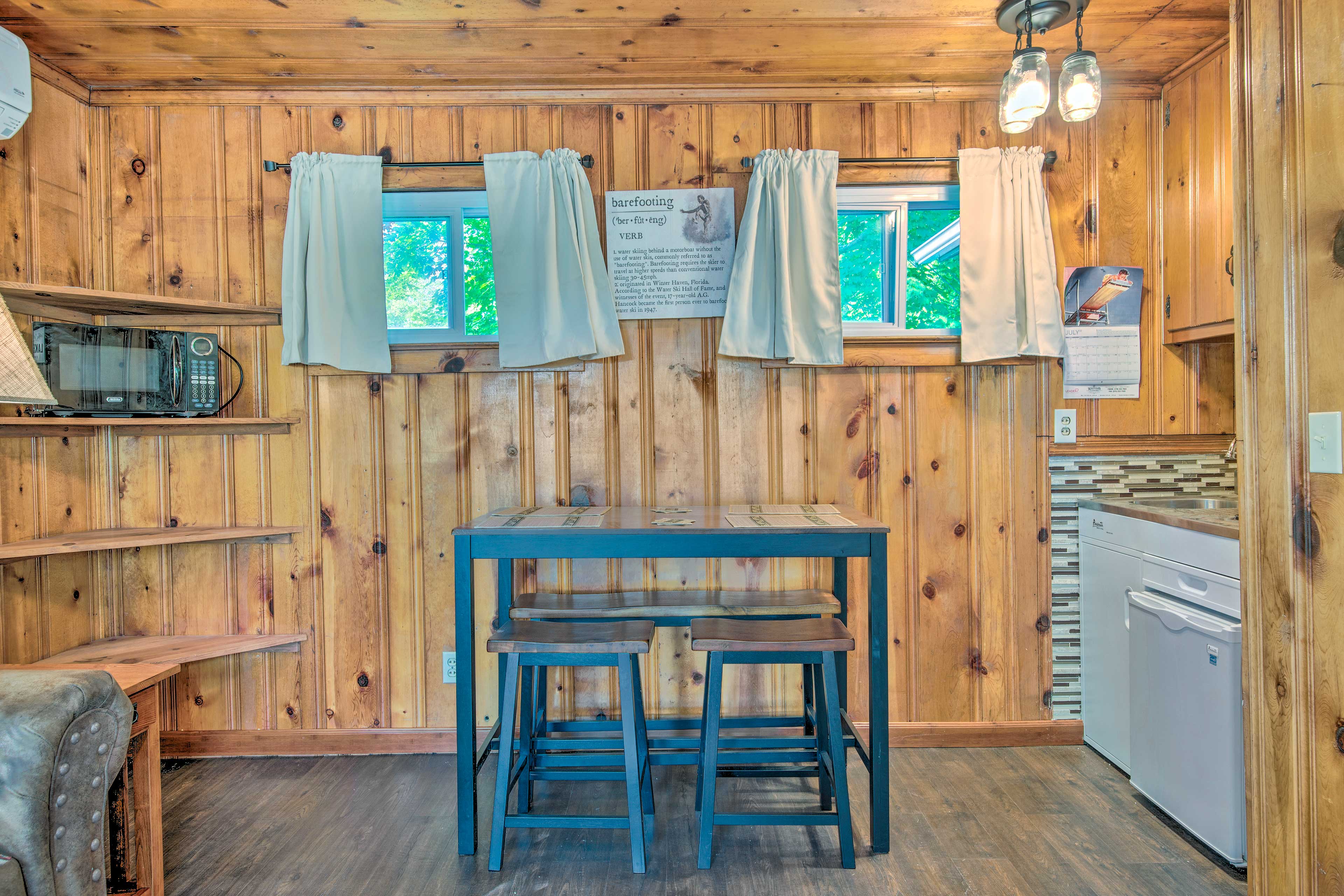 Dining Area | Dishware/Flatware Provided