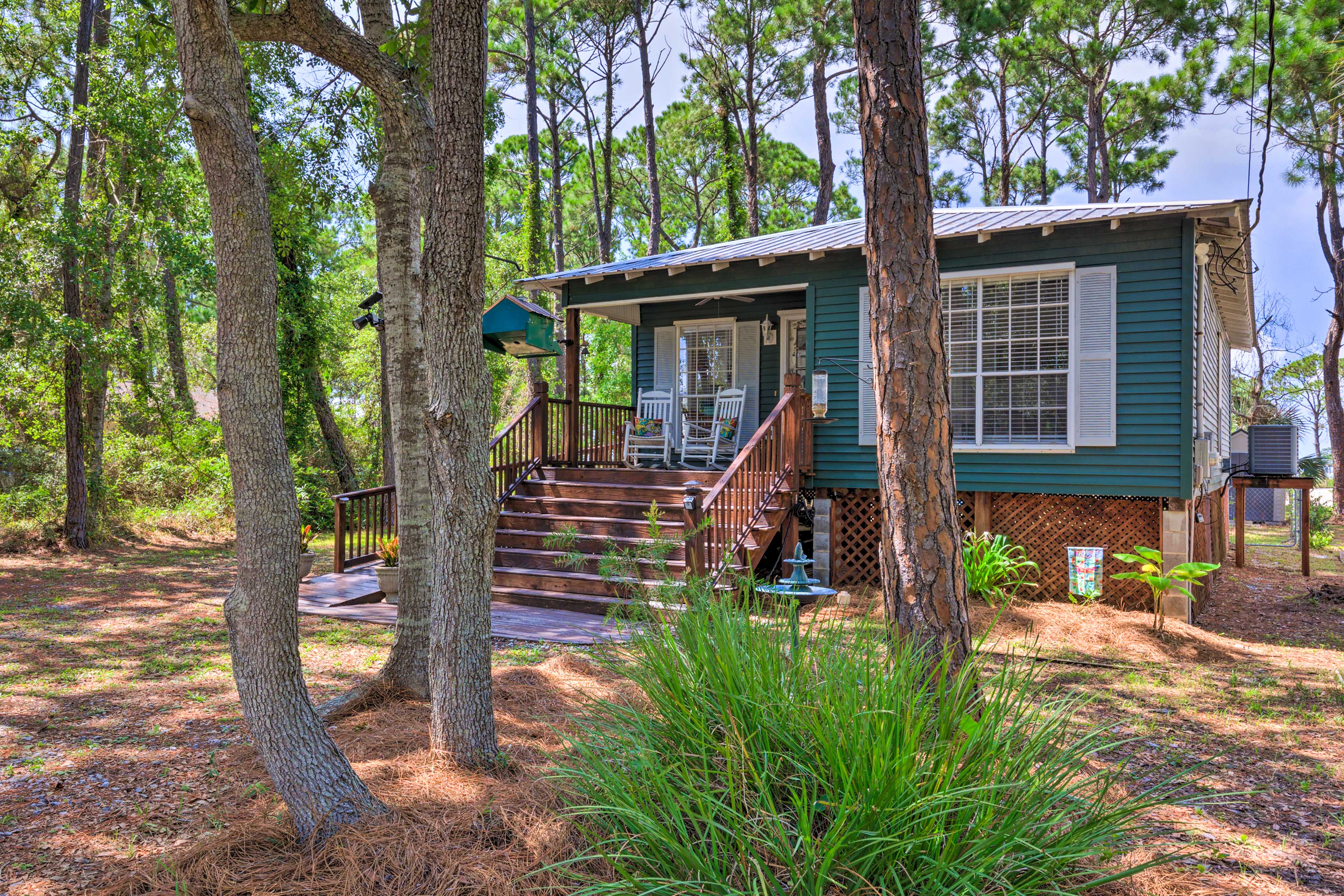 Charming Dauphin Island Home ~ 1 Mi to Beach!