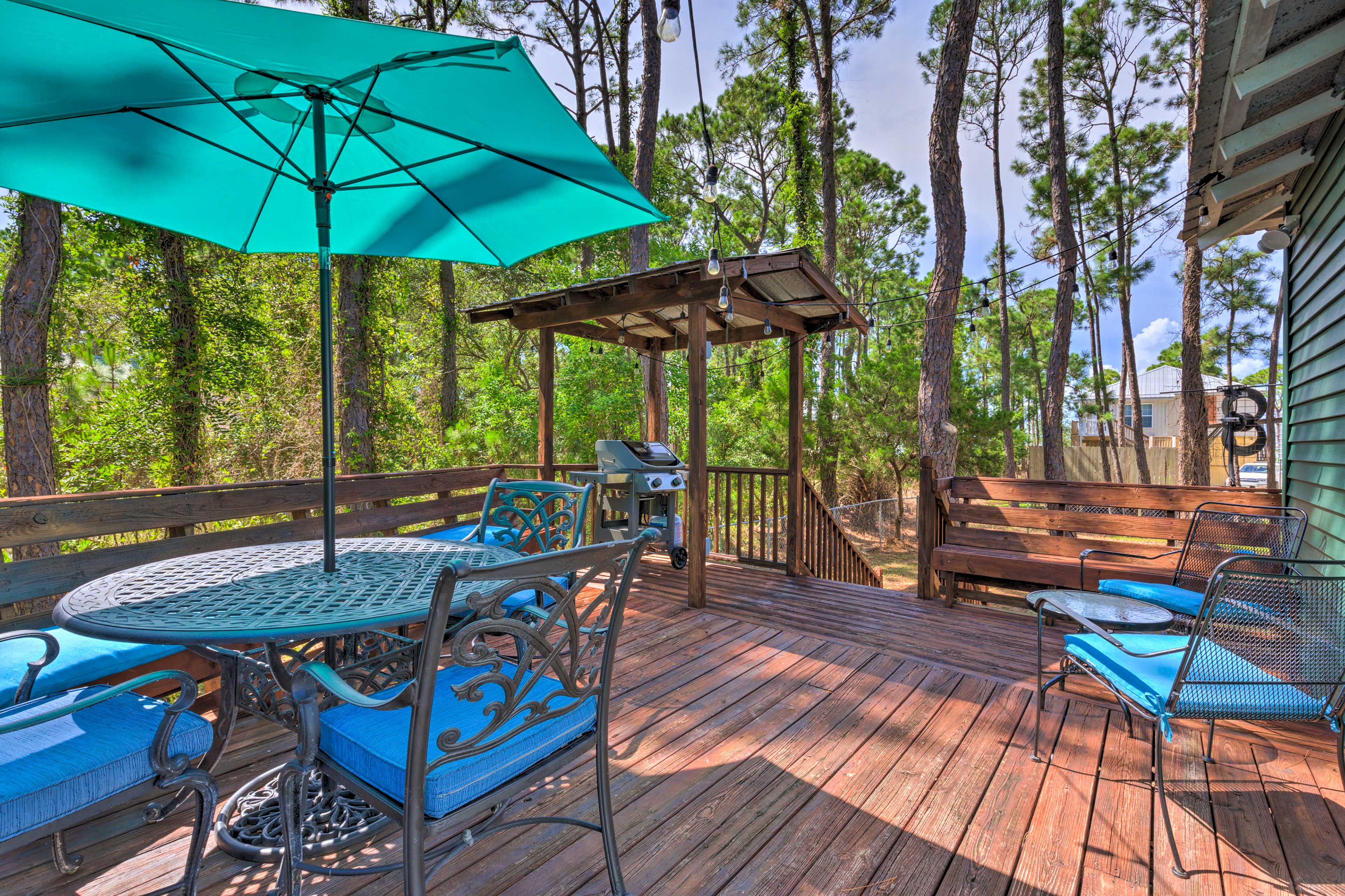 Furnished Deck | 1 Block from Bay