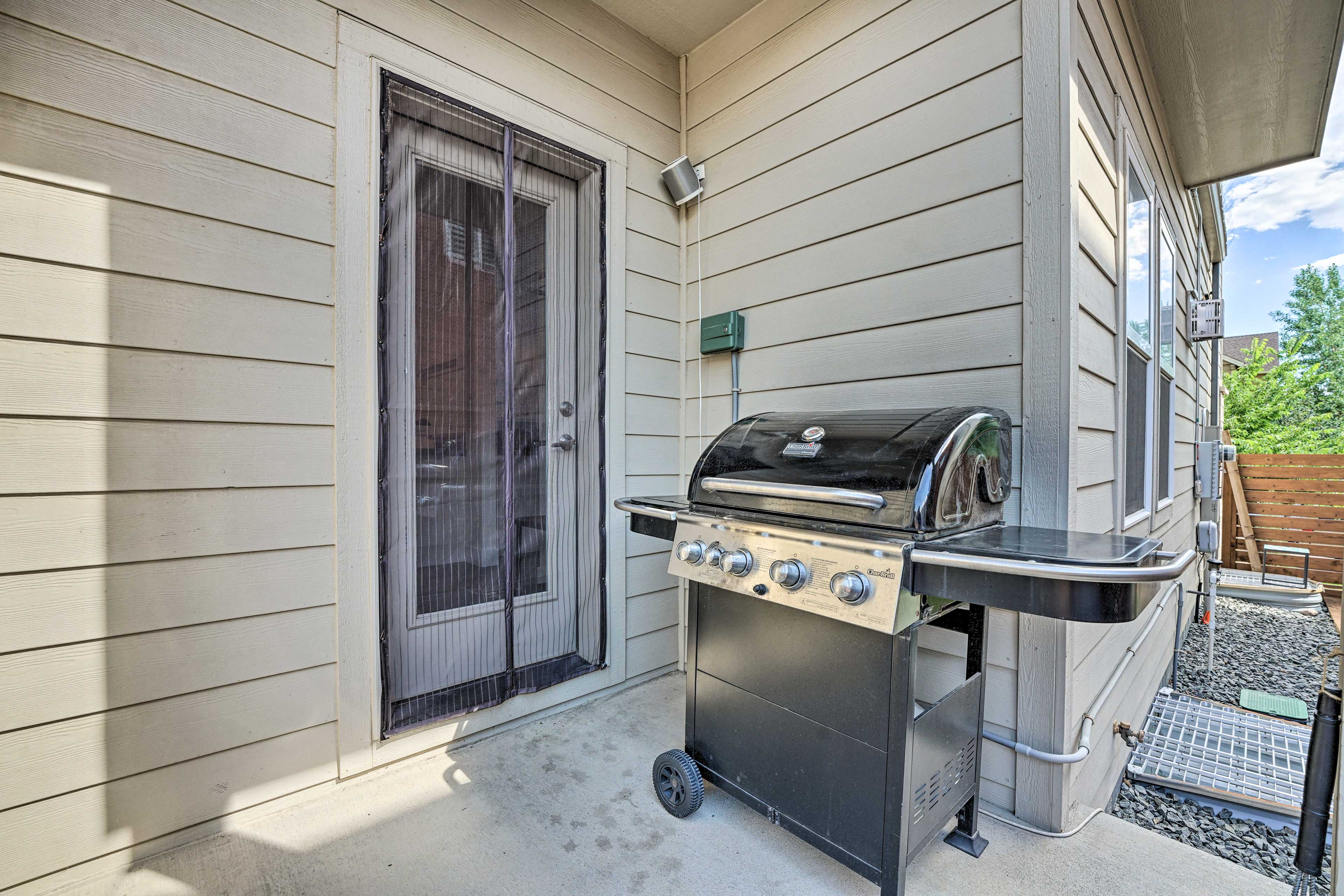 Patio | Gas Grill | Fire Pit | Yard Games