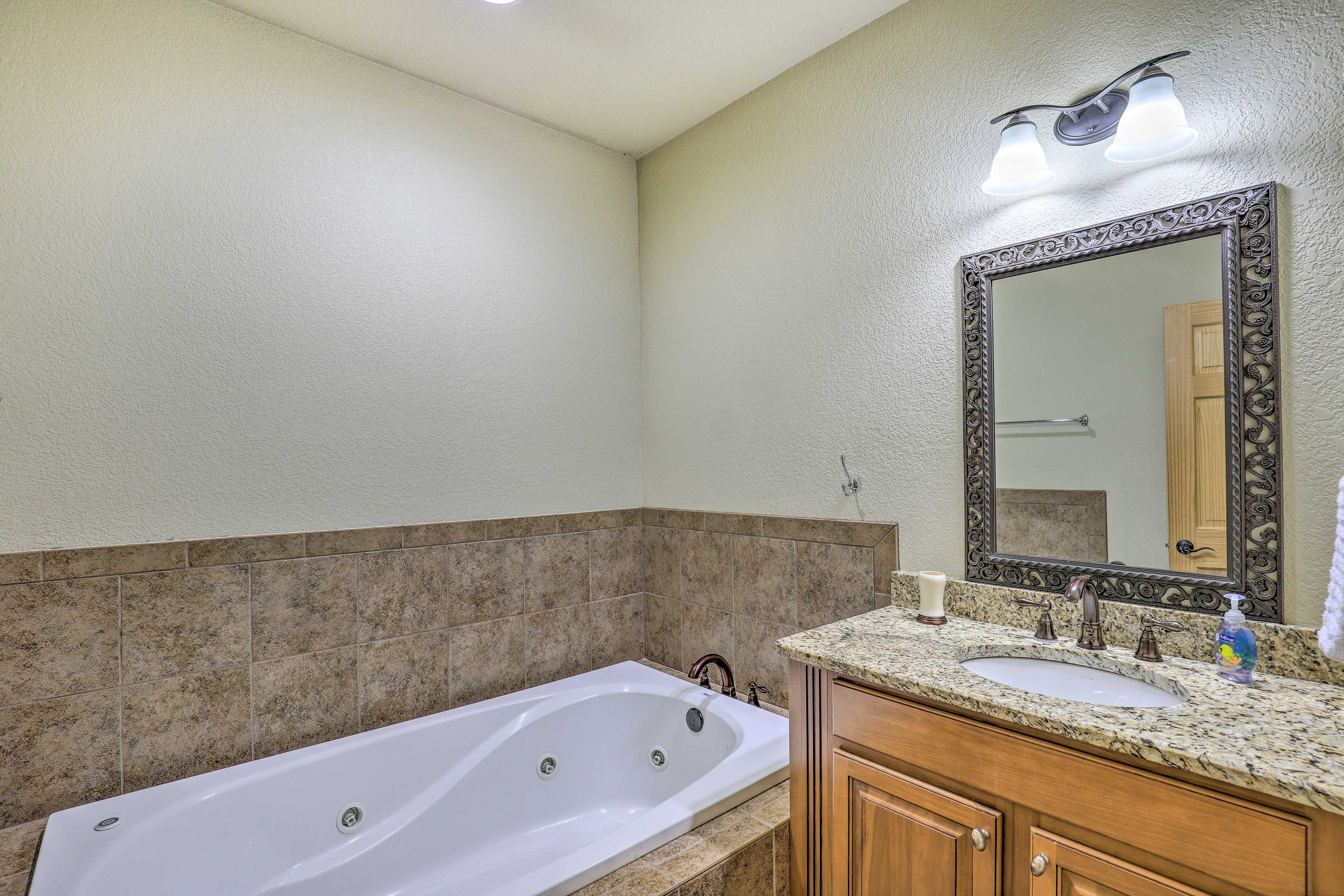 En-Suite Bathroom | Towels Provided