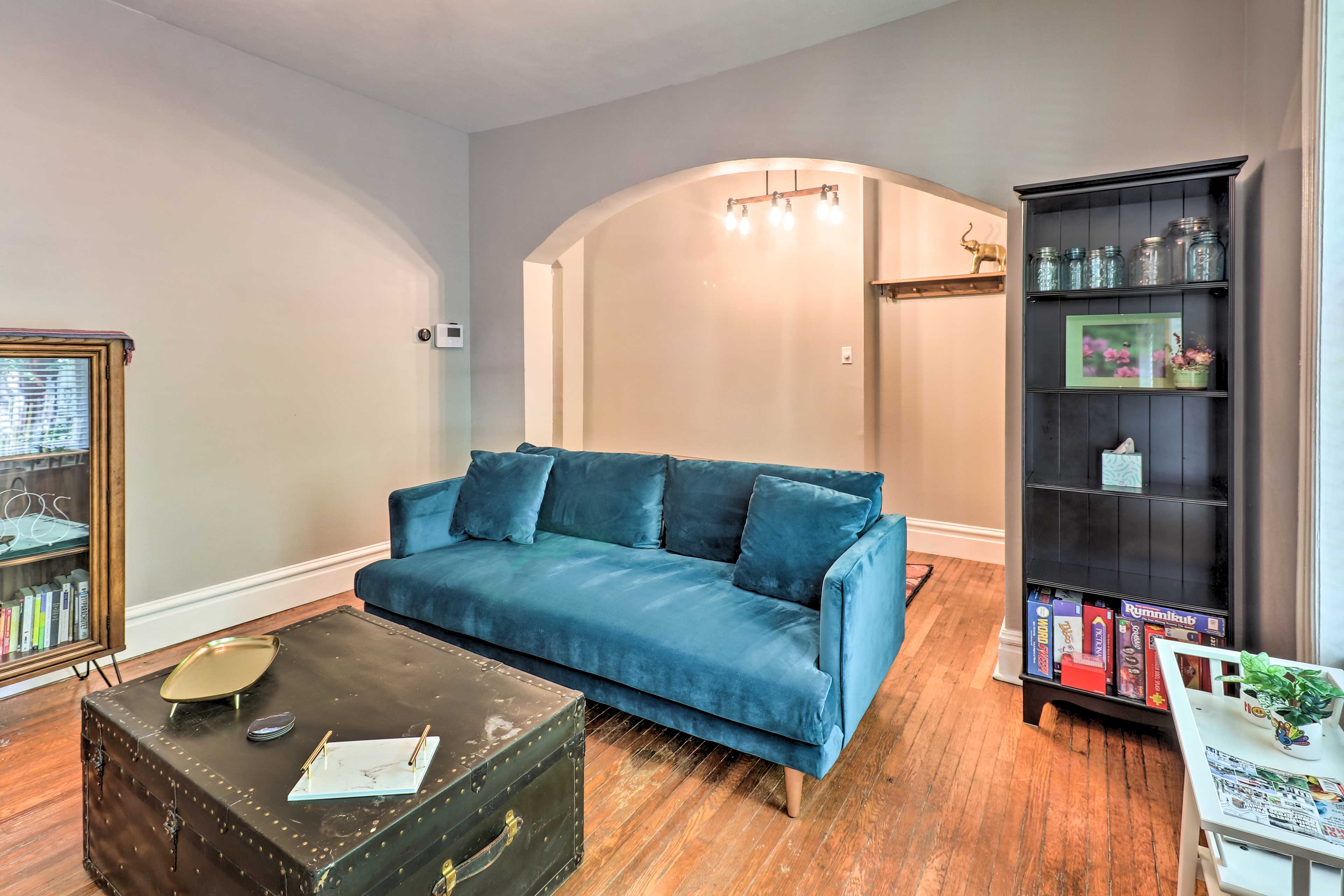 Living Room | Main Floor | Smart TV | Fireplace