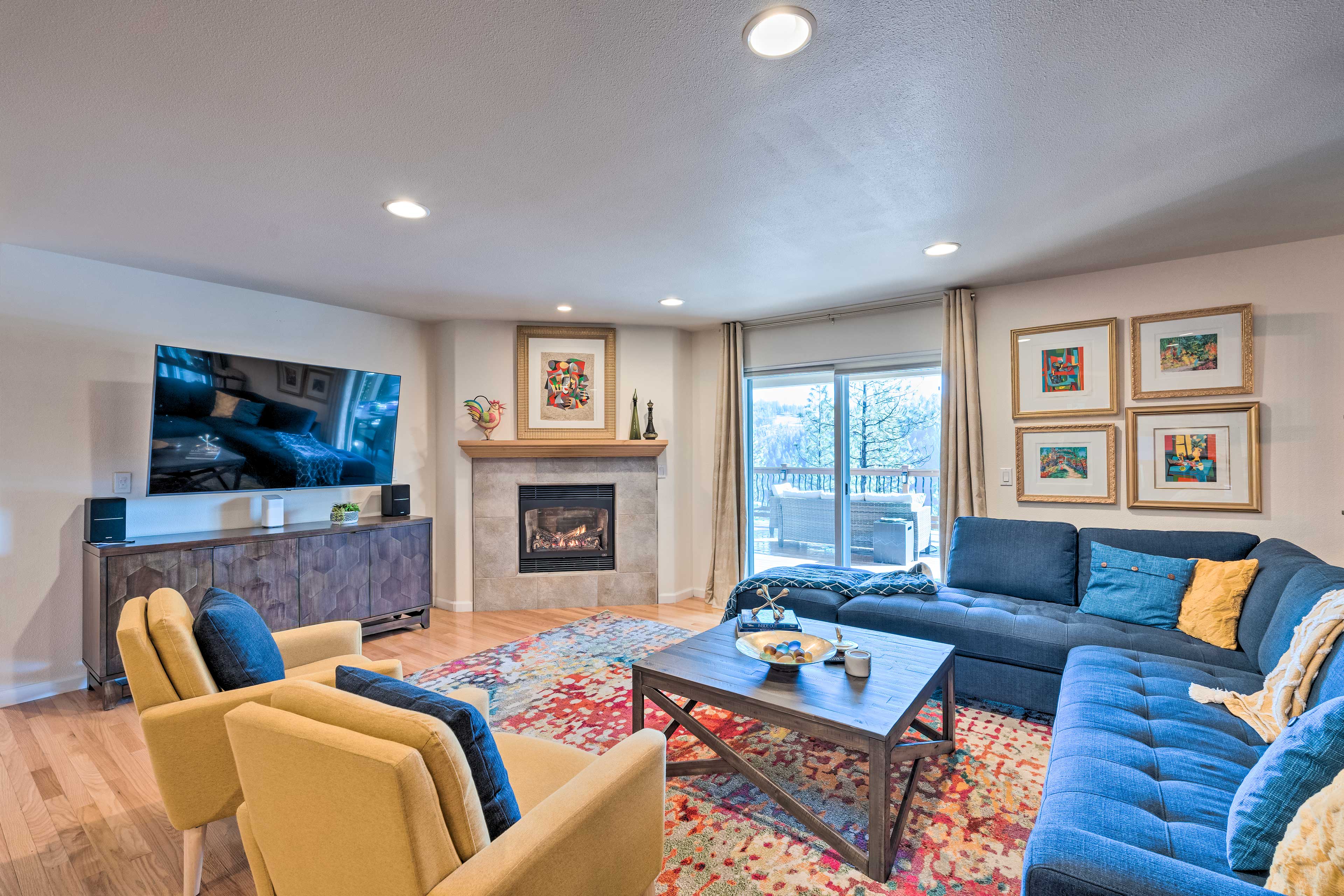 Living Room | Smart TV | Central A/C | Board Games