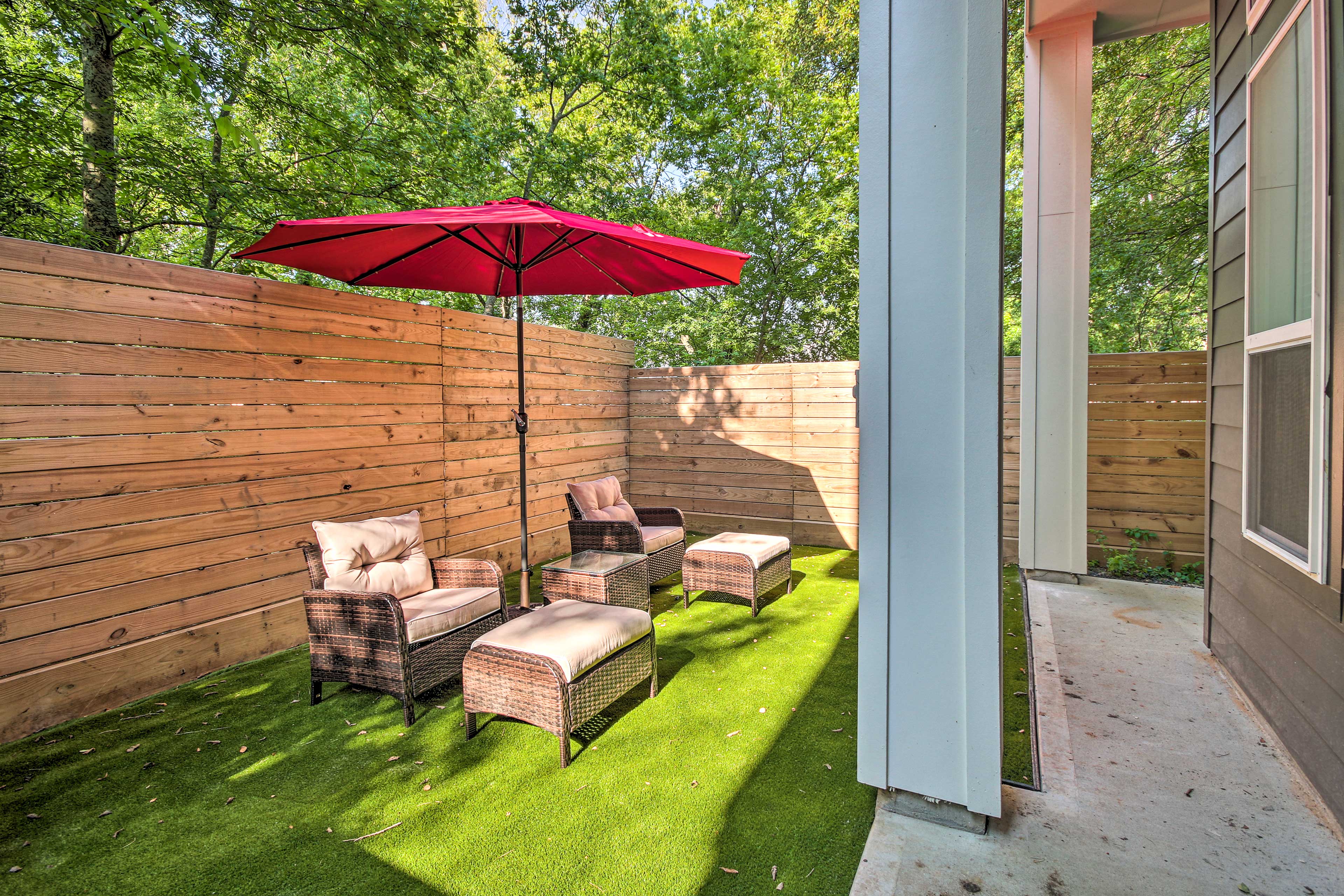 Fully Fenced Yard | Patio Furniture