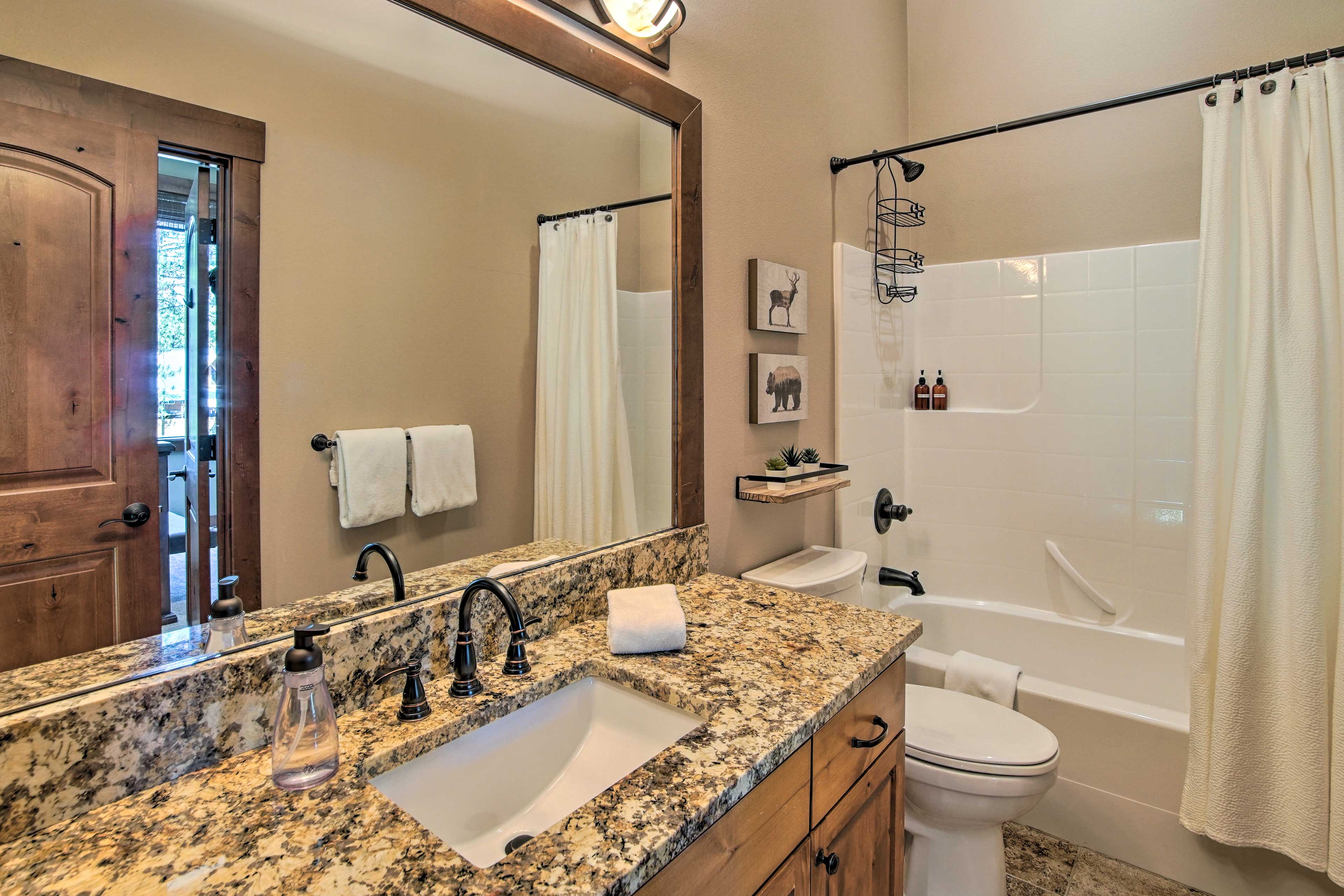 Full Bathroom | Complimentary Toiletries | Hair Dryer | Towels Provided