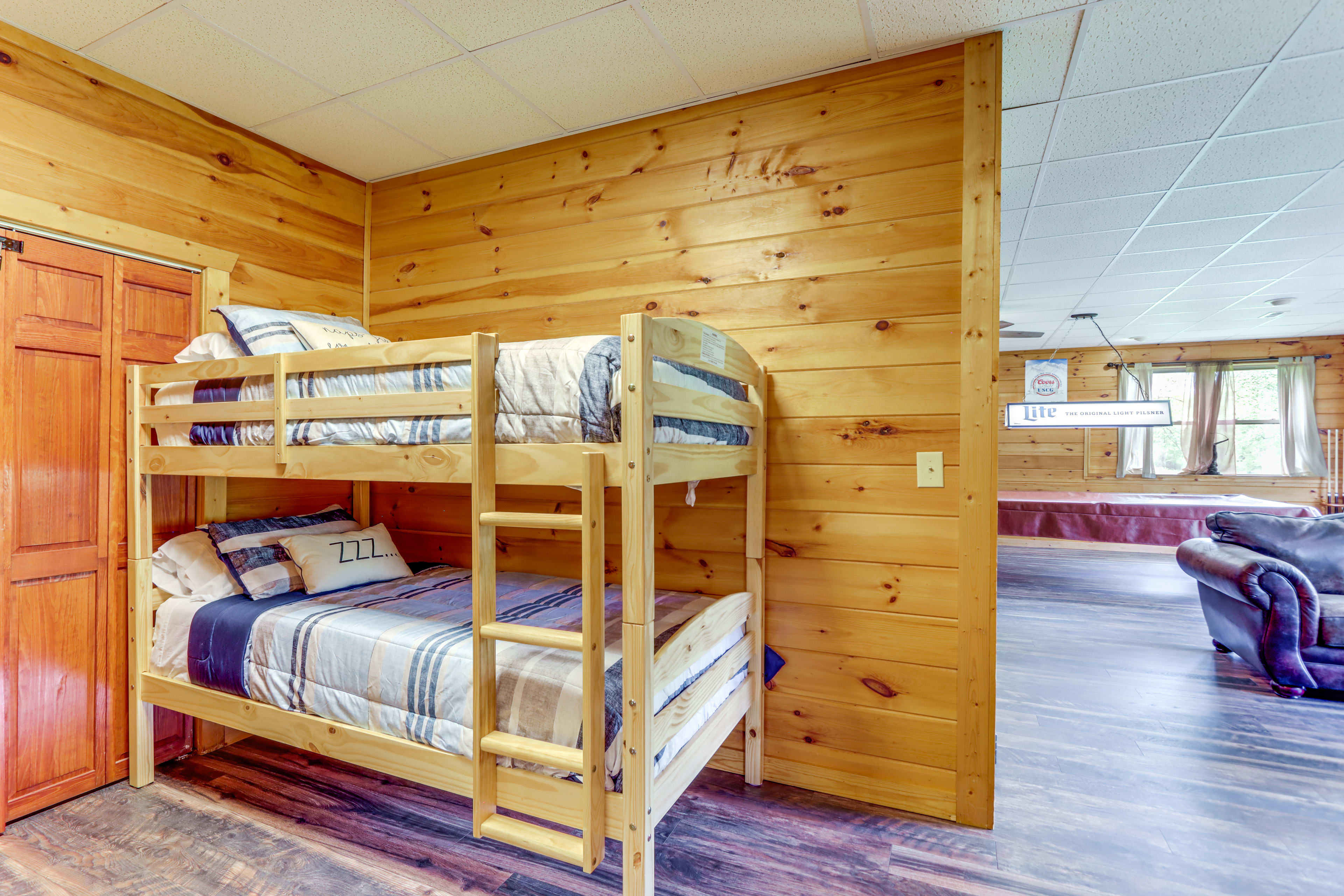 Sleeping Nook | Twin Bunk Bed | Lower Level