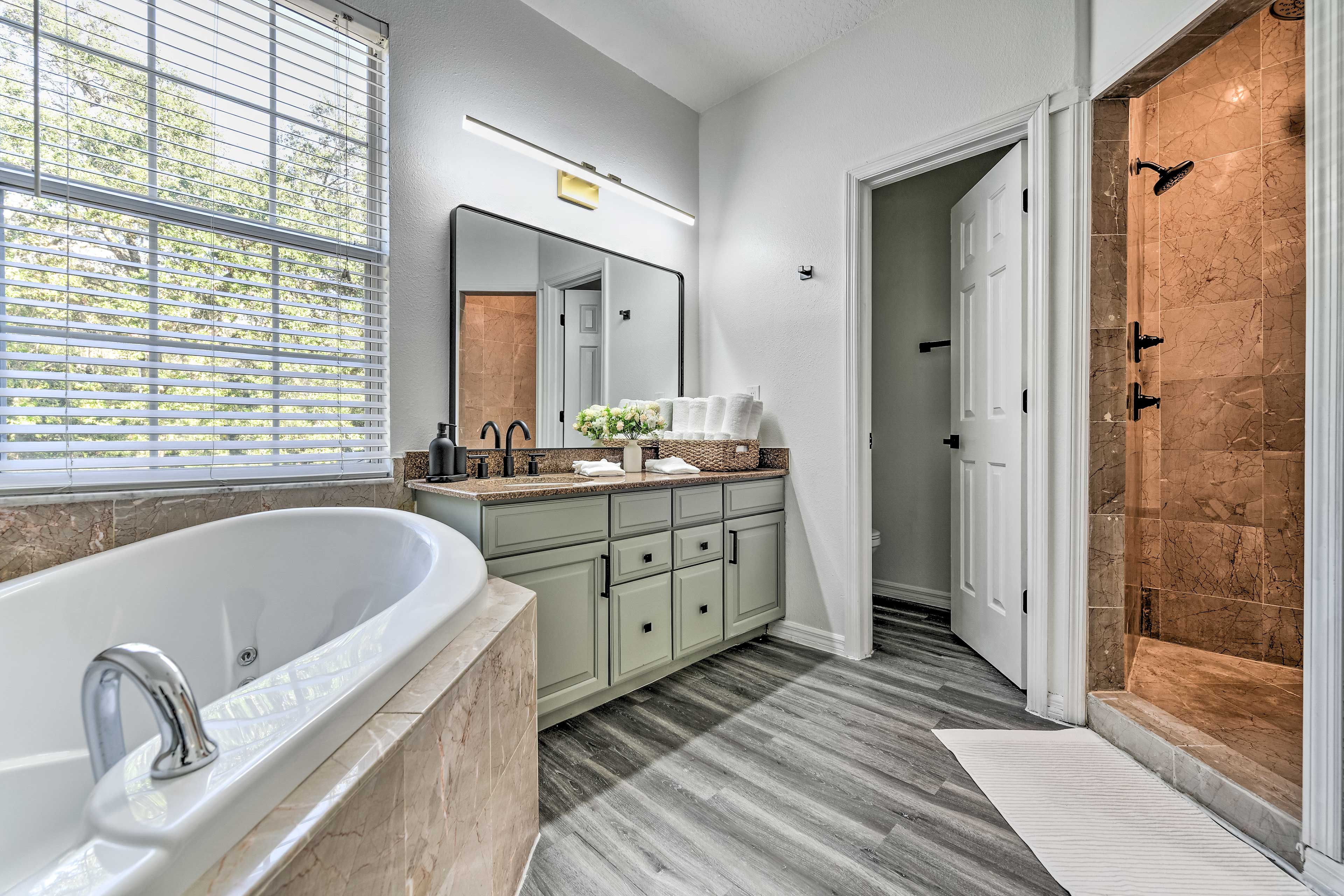 En-Suite Bathroom | Jetted Tub