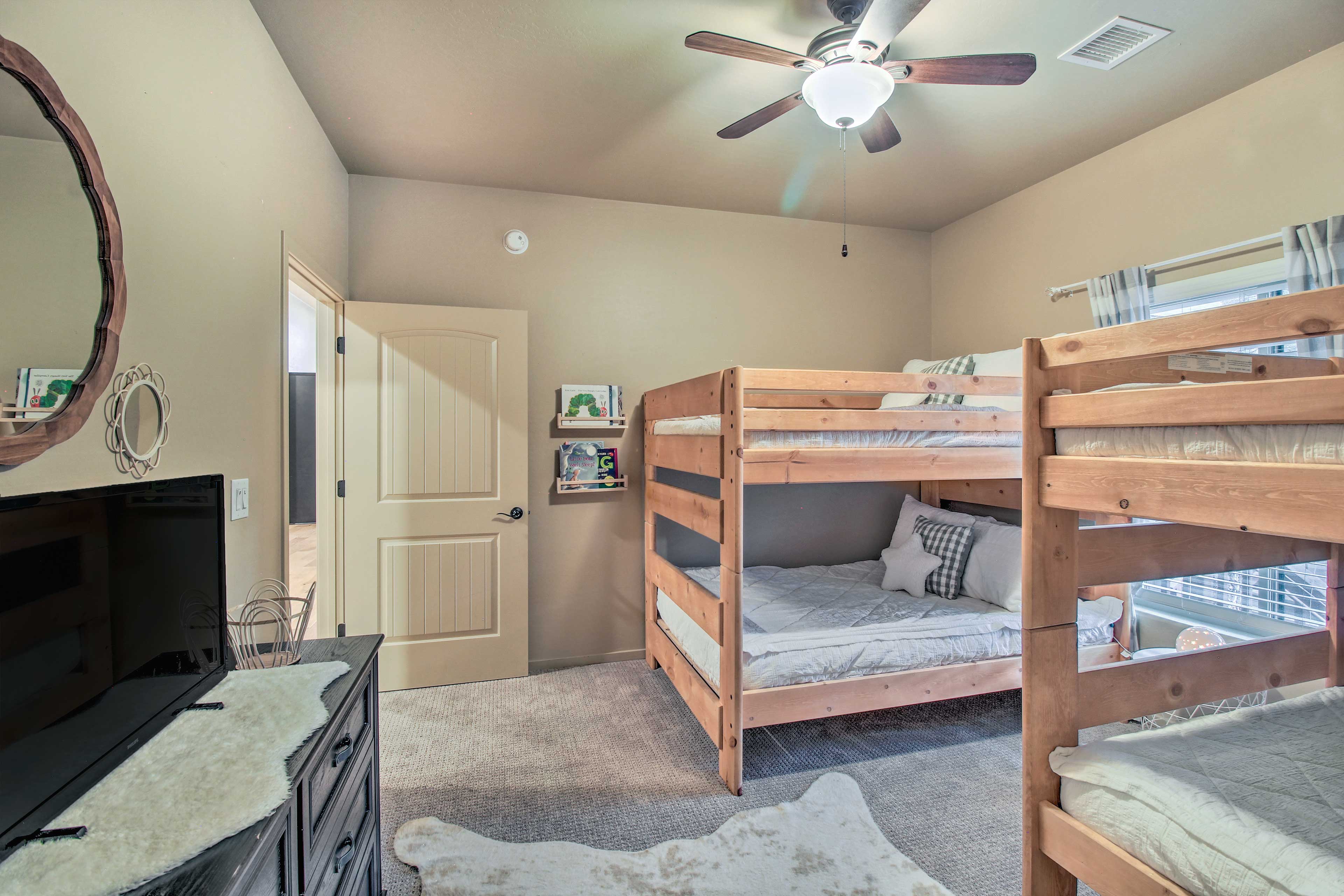 Bedroom 3 | 2 Full Bunk Beds | Smart TV