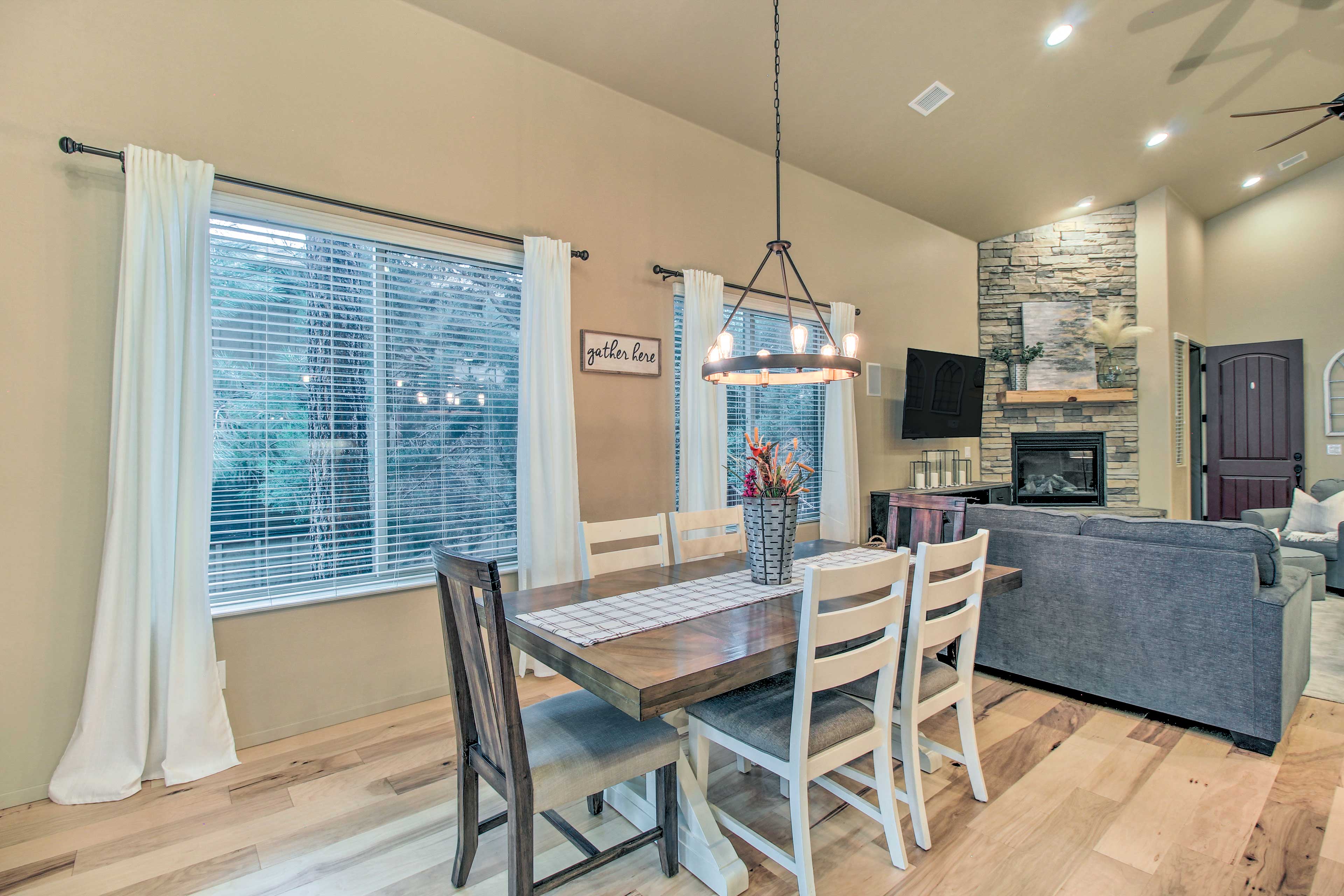 Dining Area | Dishware & Flatware Provided