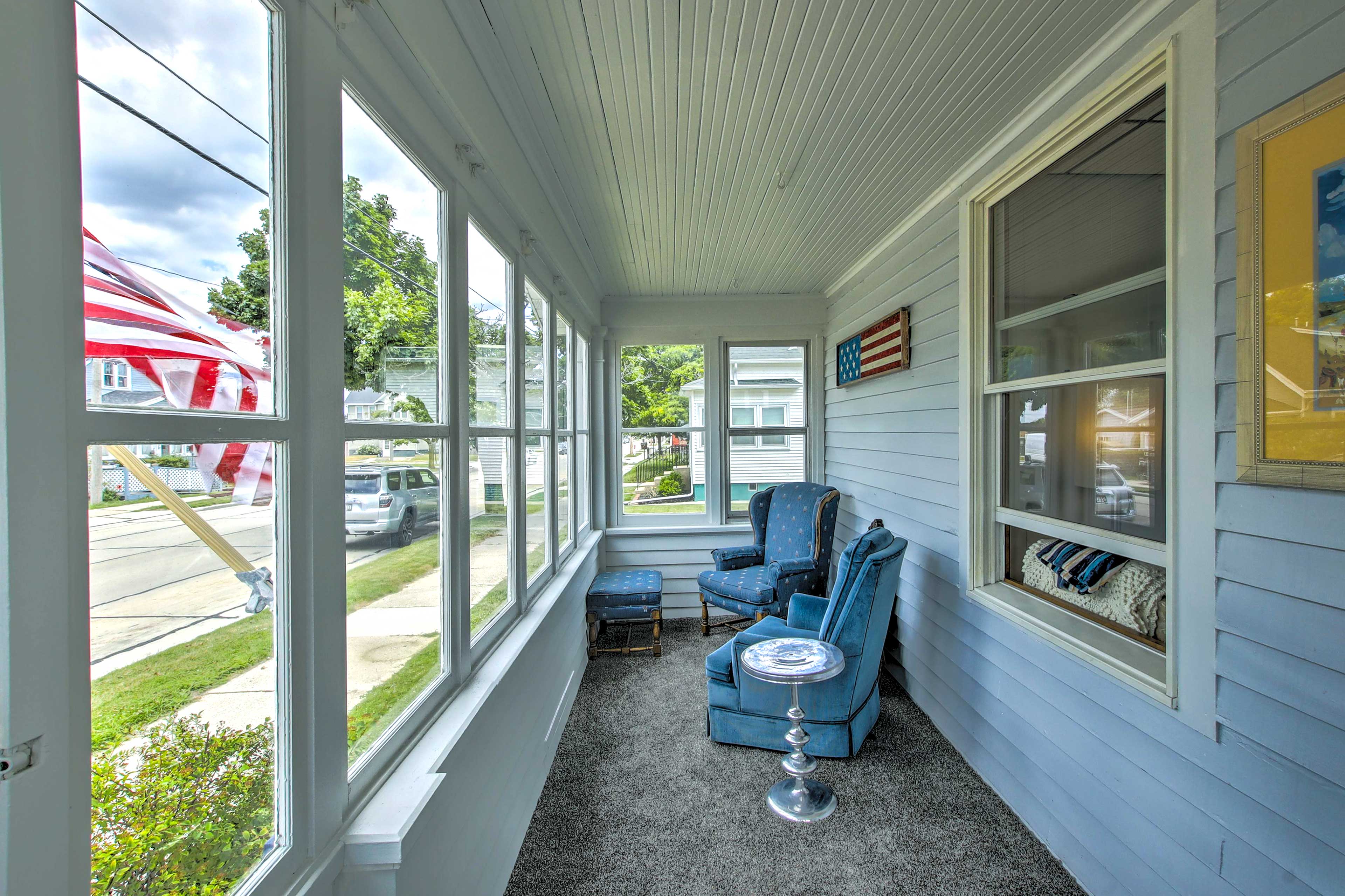 Enclosed Front Porch | Seating