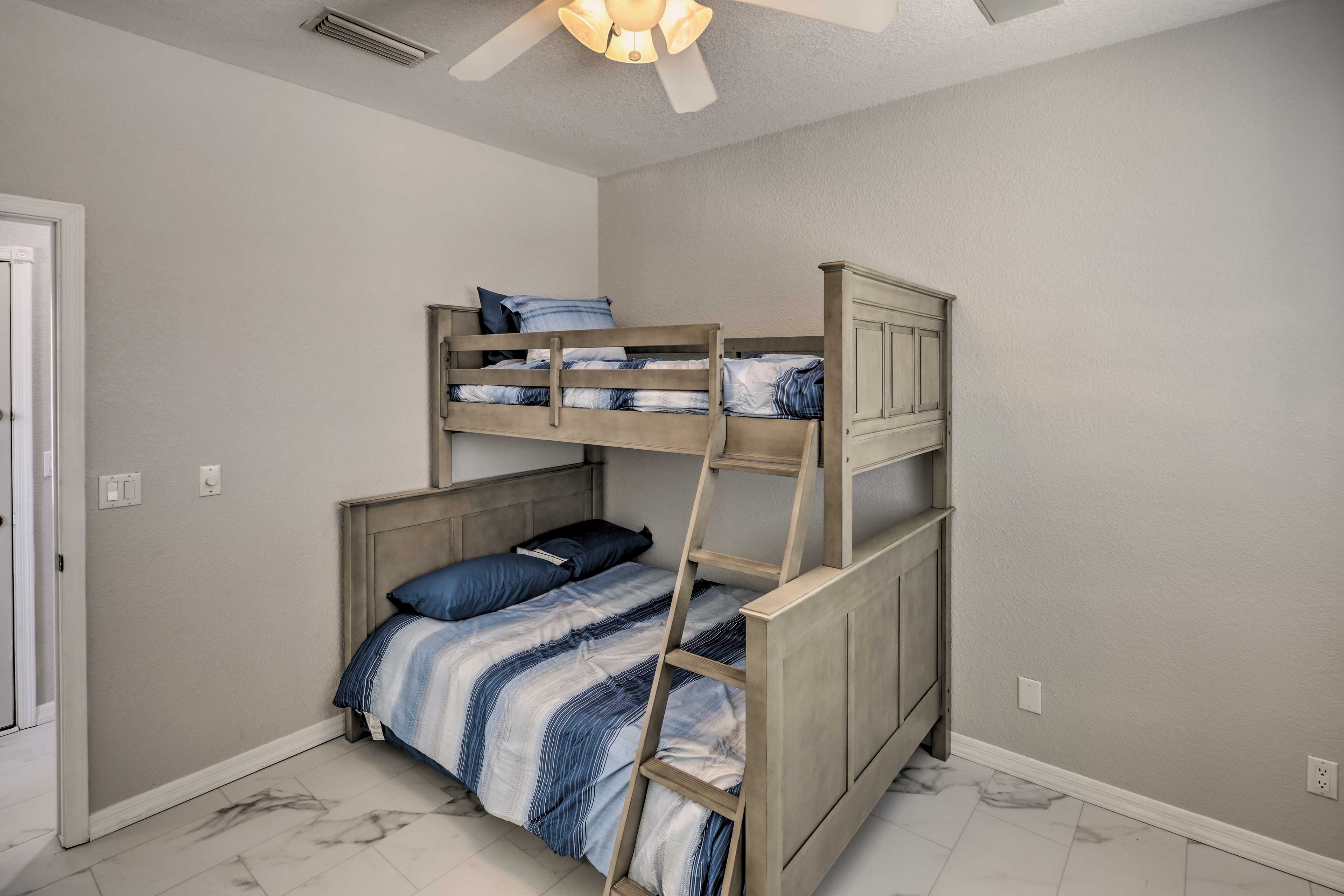 Bedroom 4 | Twin/Queen Bunk Bed | Smart TV | Walk-In Closet