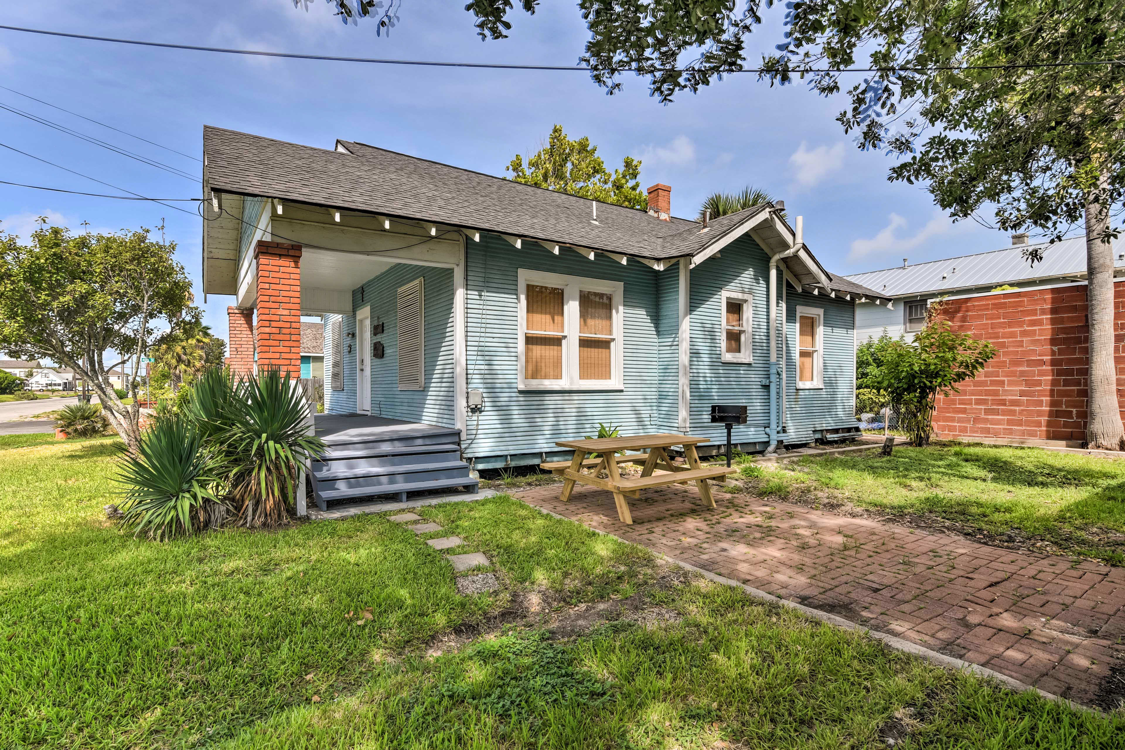 Quaint Galveston Home in Central Location!