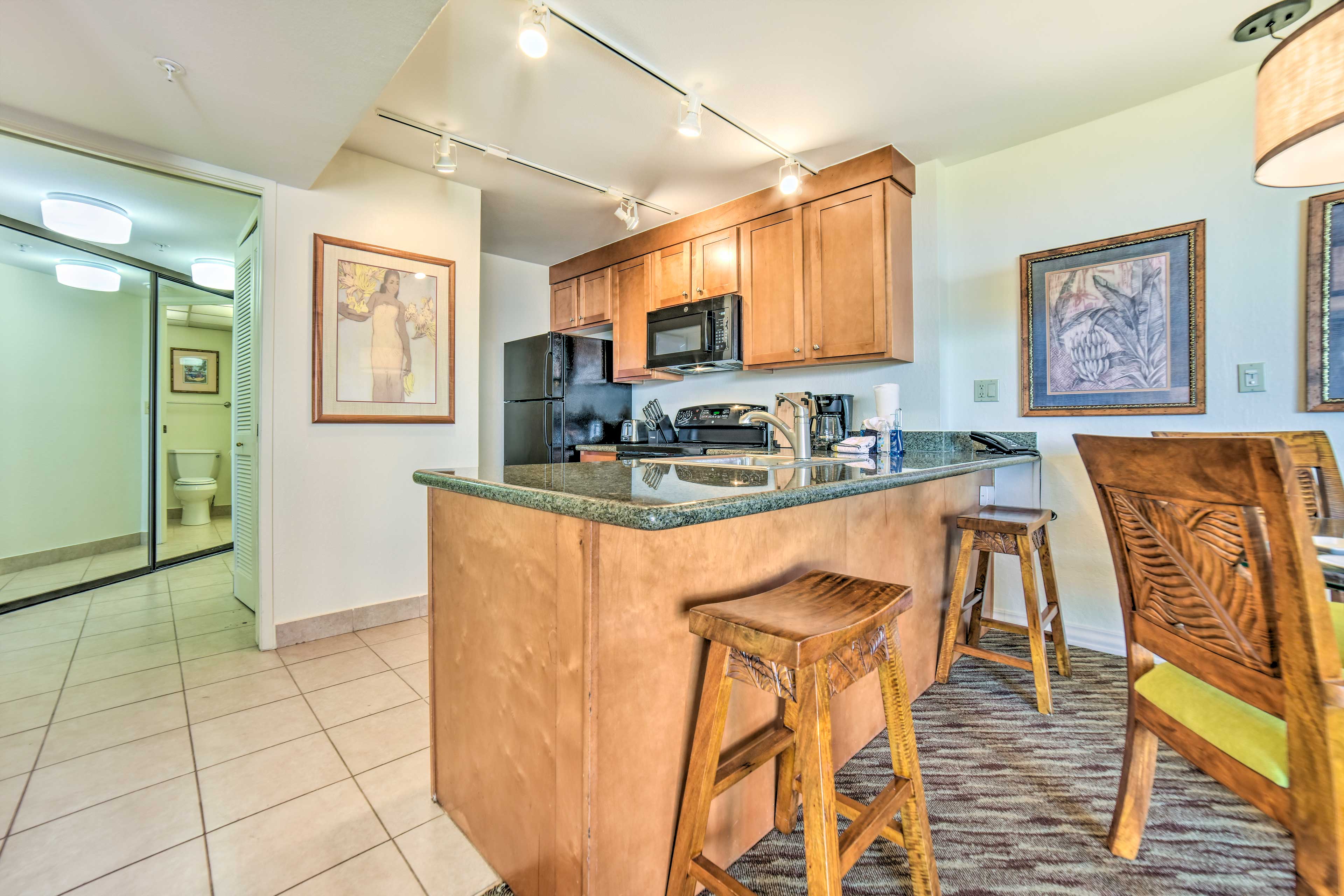 Dining Area | Dishware & Flatware Provided