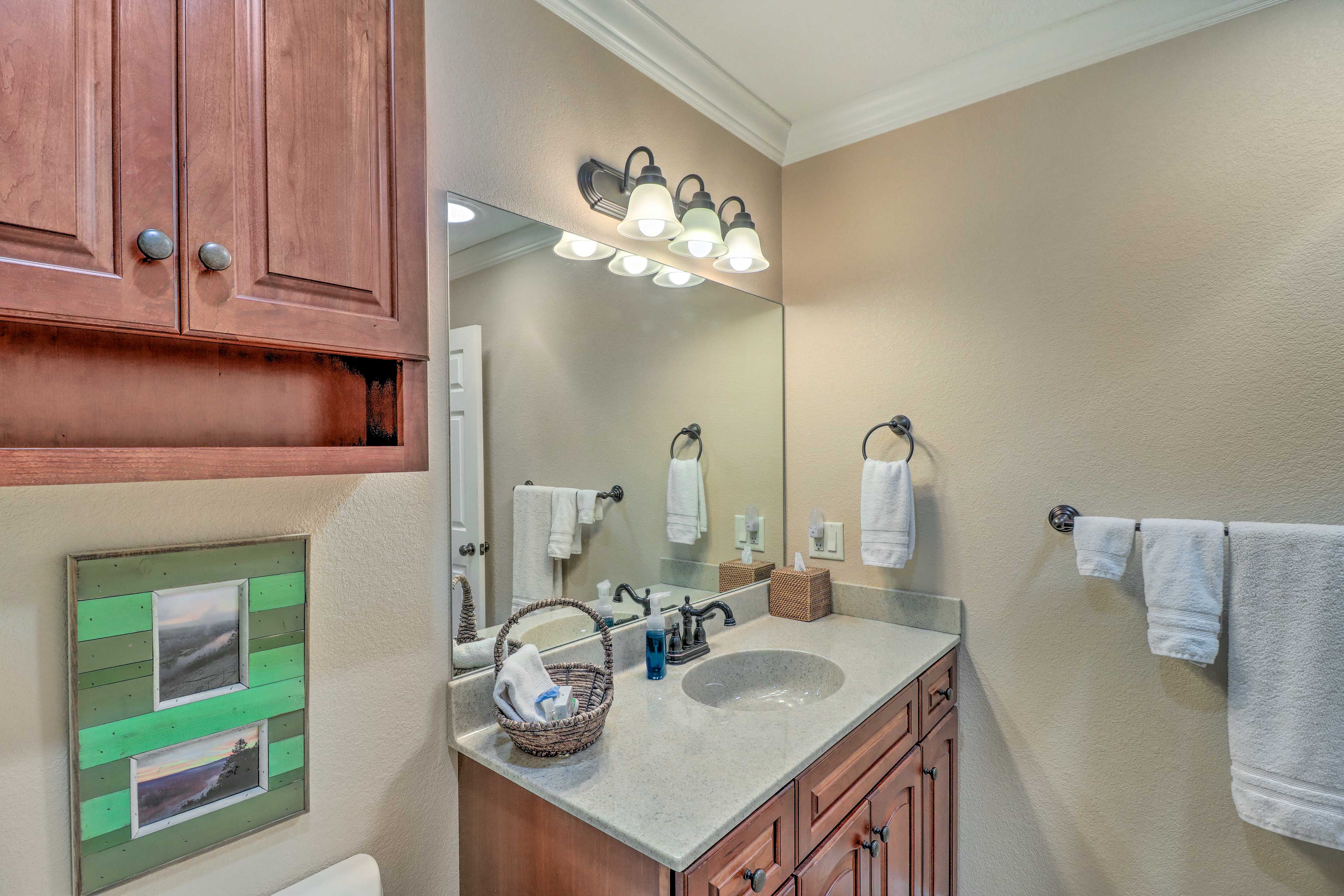 En-Suite Bathroom | Towels Provided | Complimentary Toiletries