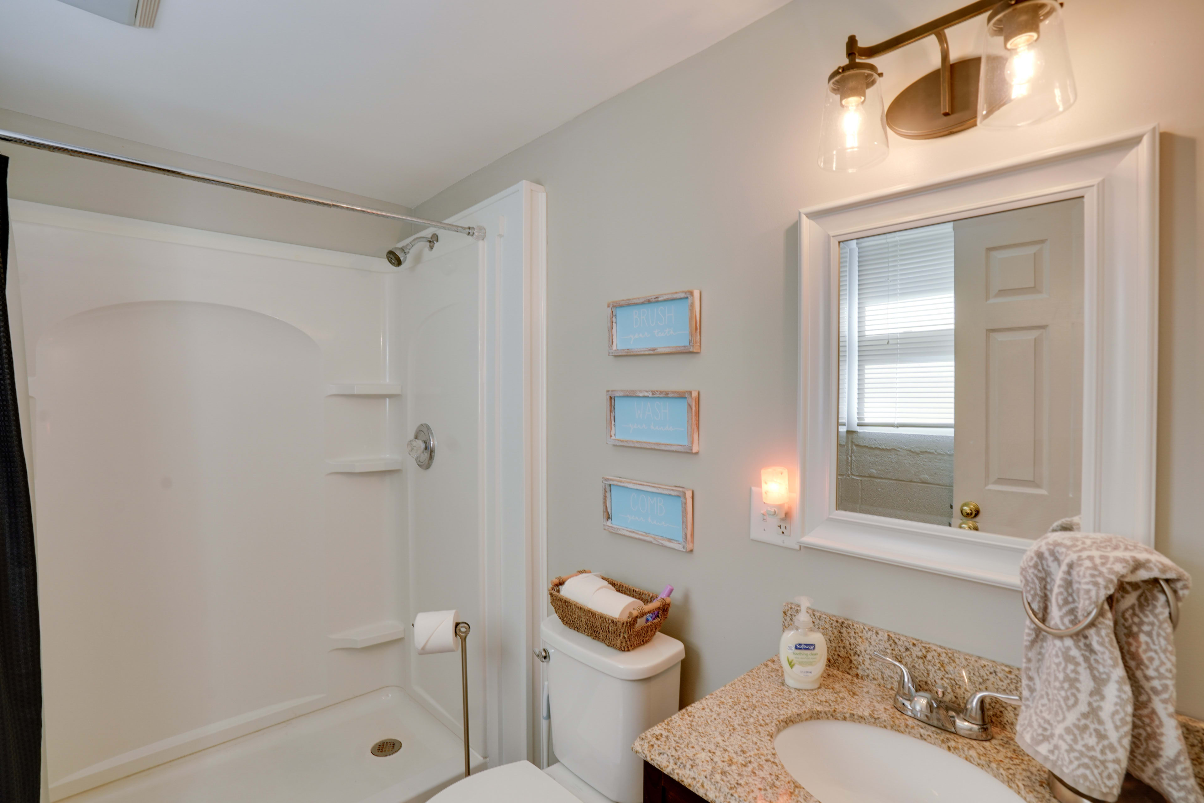 Full Bathroom | Basement | Towels Provided