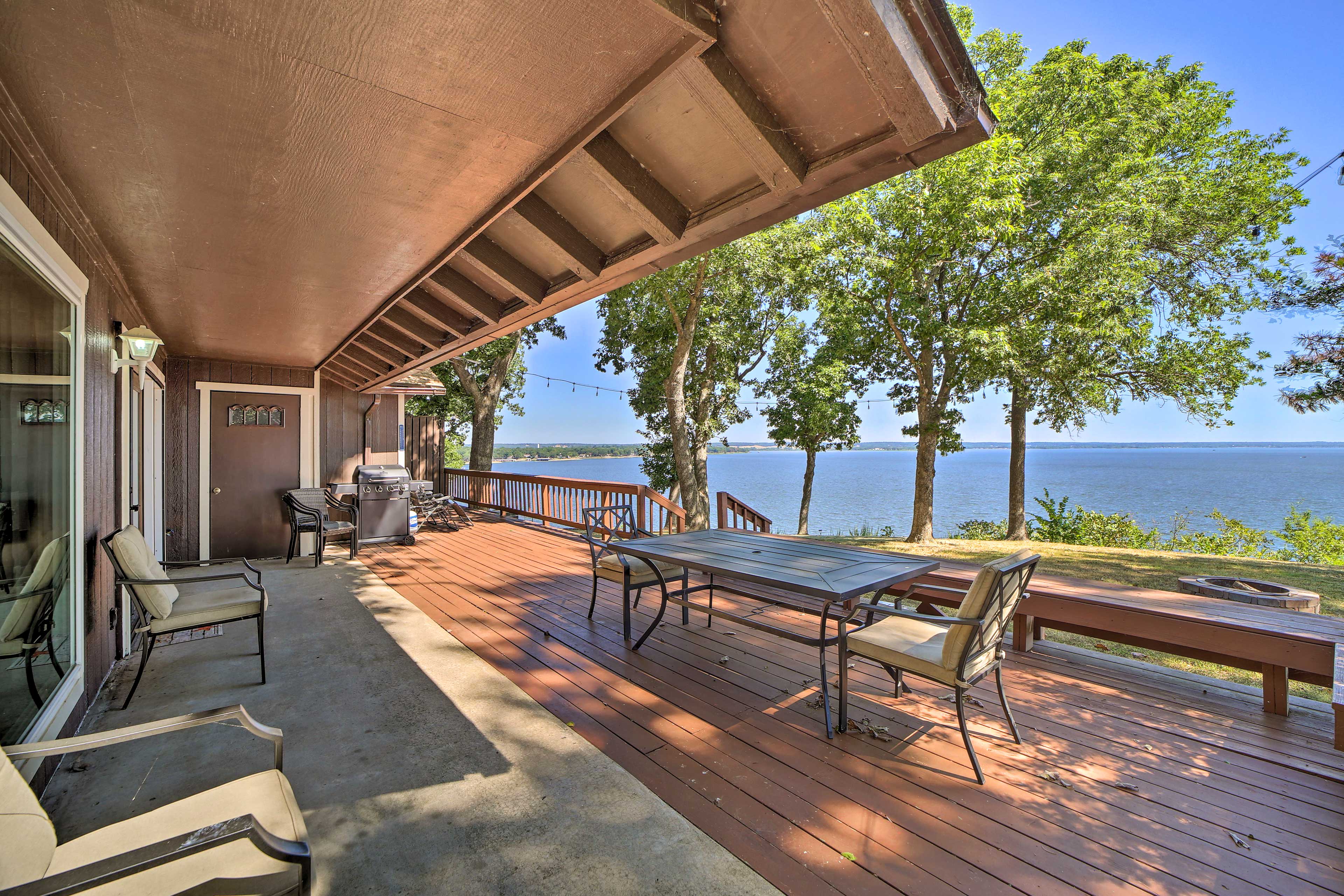 Deck | Gas Grill | Fire Pit