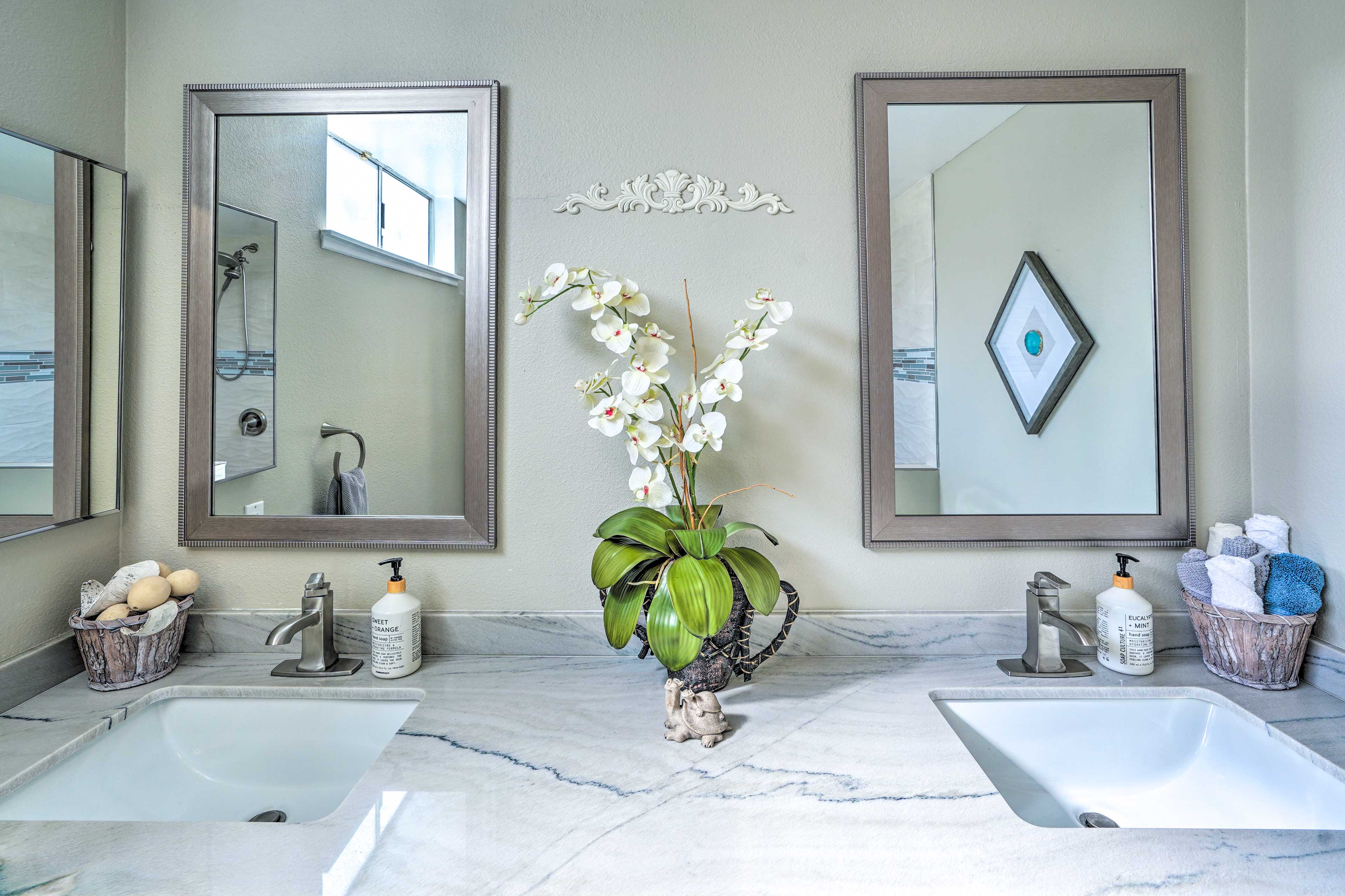 En-Suite Bathroom | Towels Provided | Complimentary Toiletries