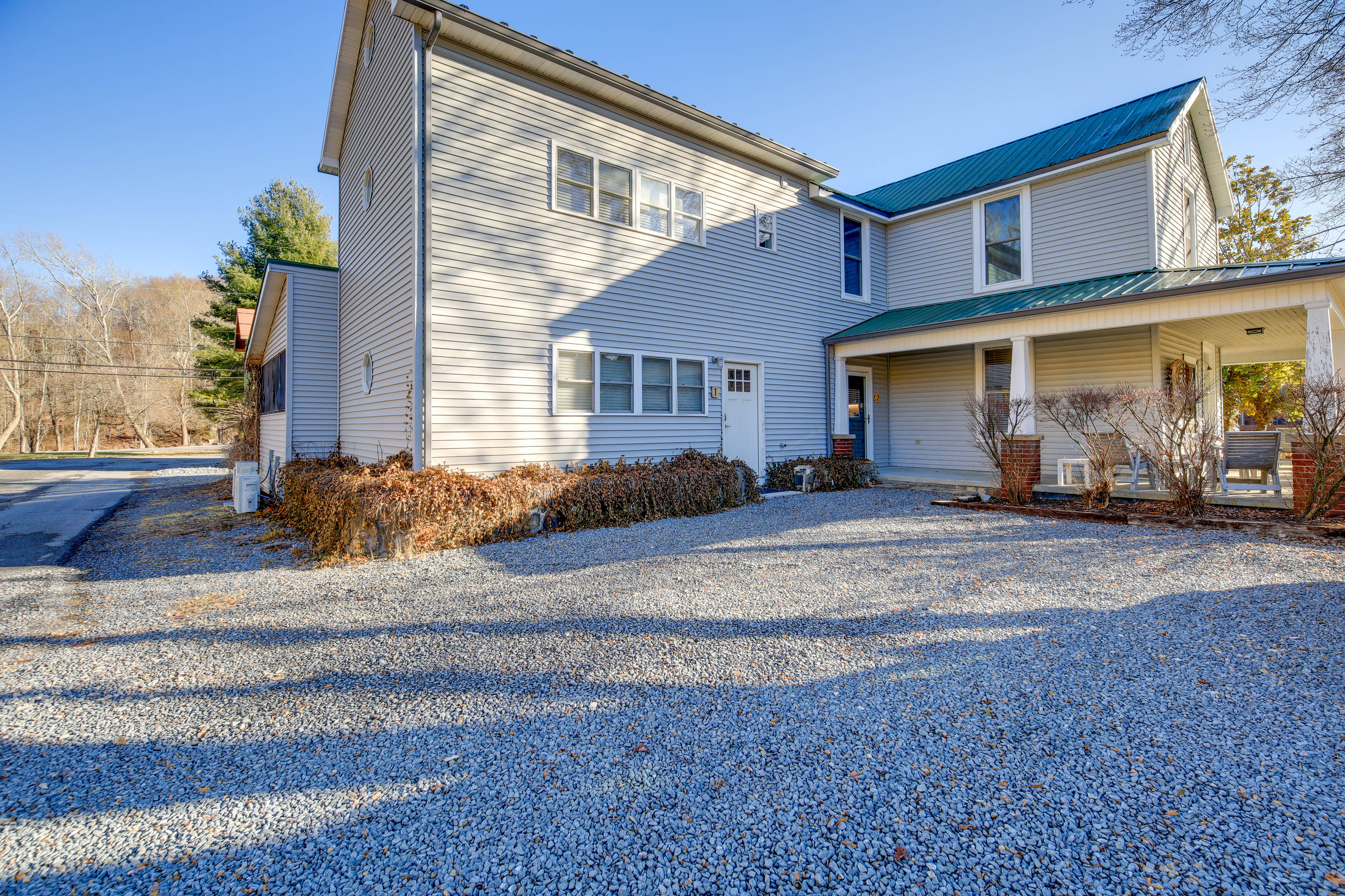 Parking | Gravel Driveway (1 Vehicle)