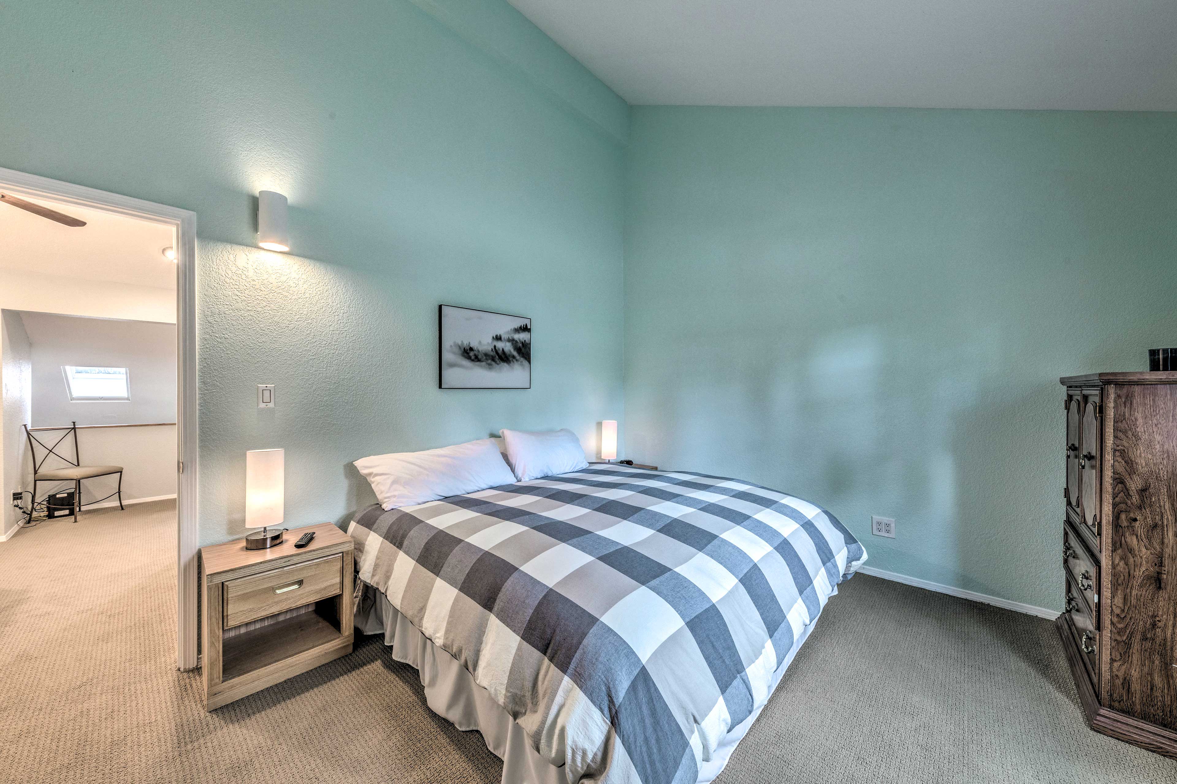 Bedroom 1 | King Bed | Linens & Towels