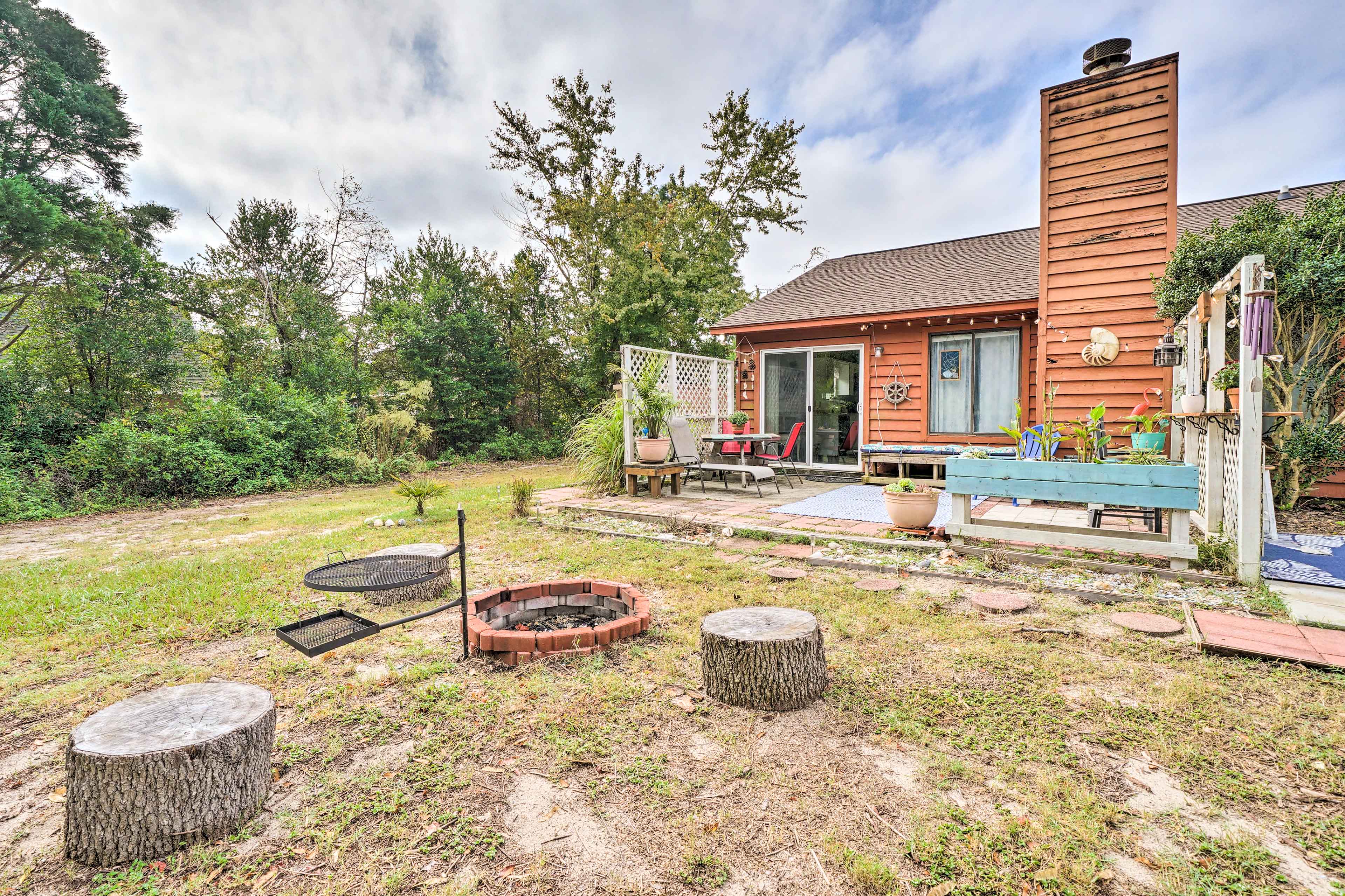 Private Fenced Yard | Fire Pit | Garden