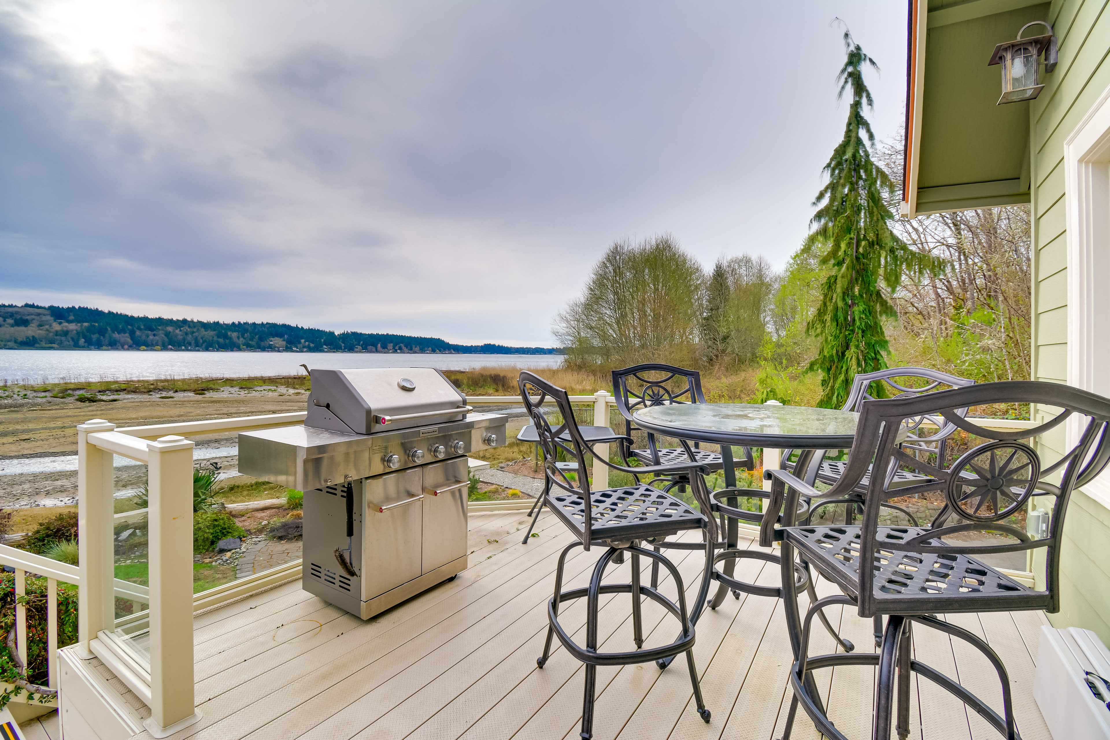 Deck | Rocky Shoreline | No Boat Launch