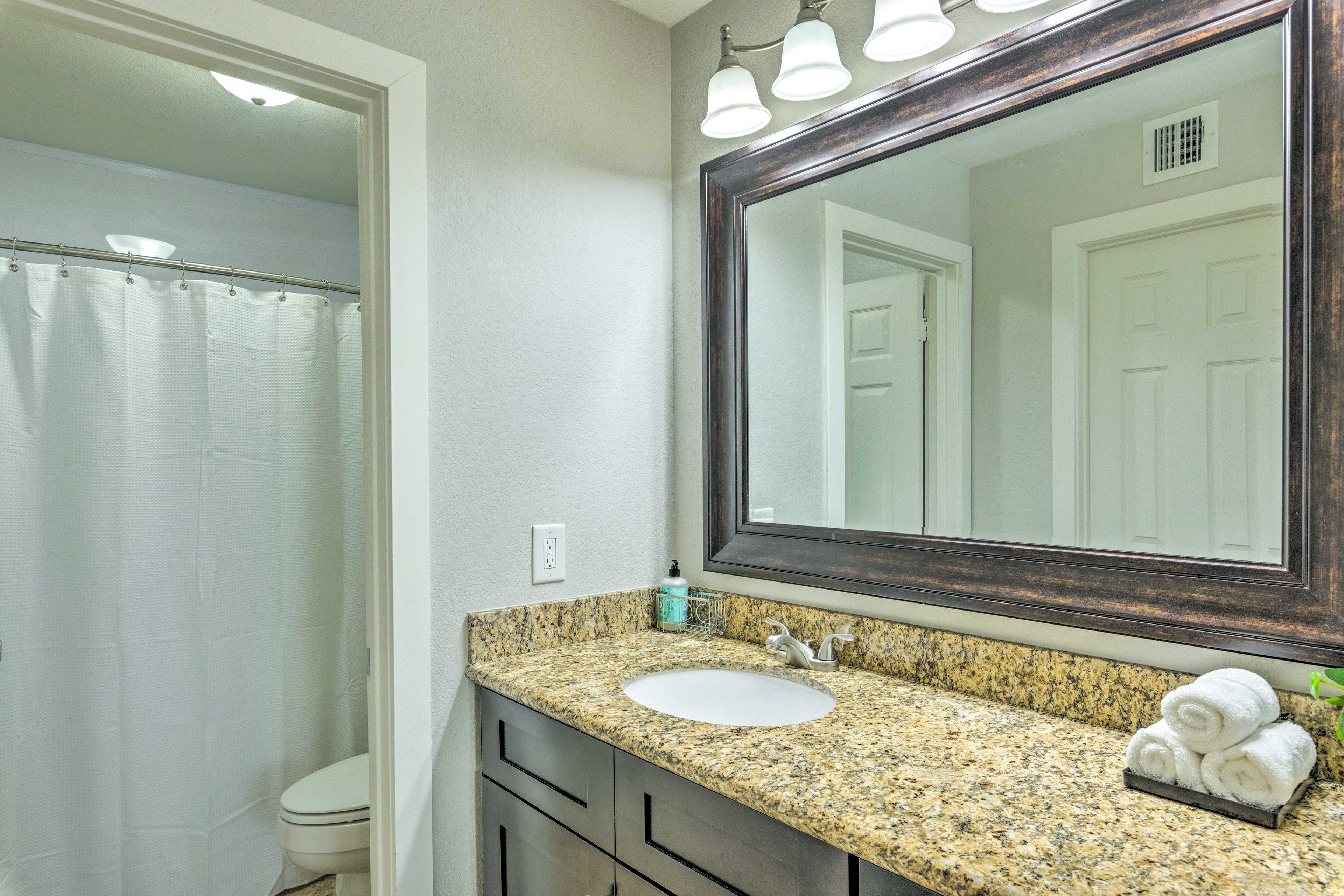 En-Suite Bathroom | Complimentary Toiletries | Towels Provided