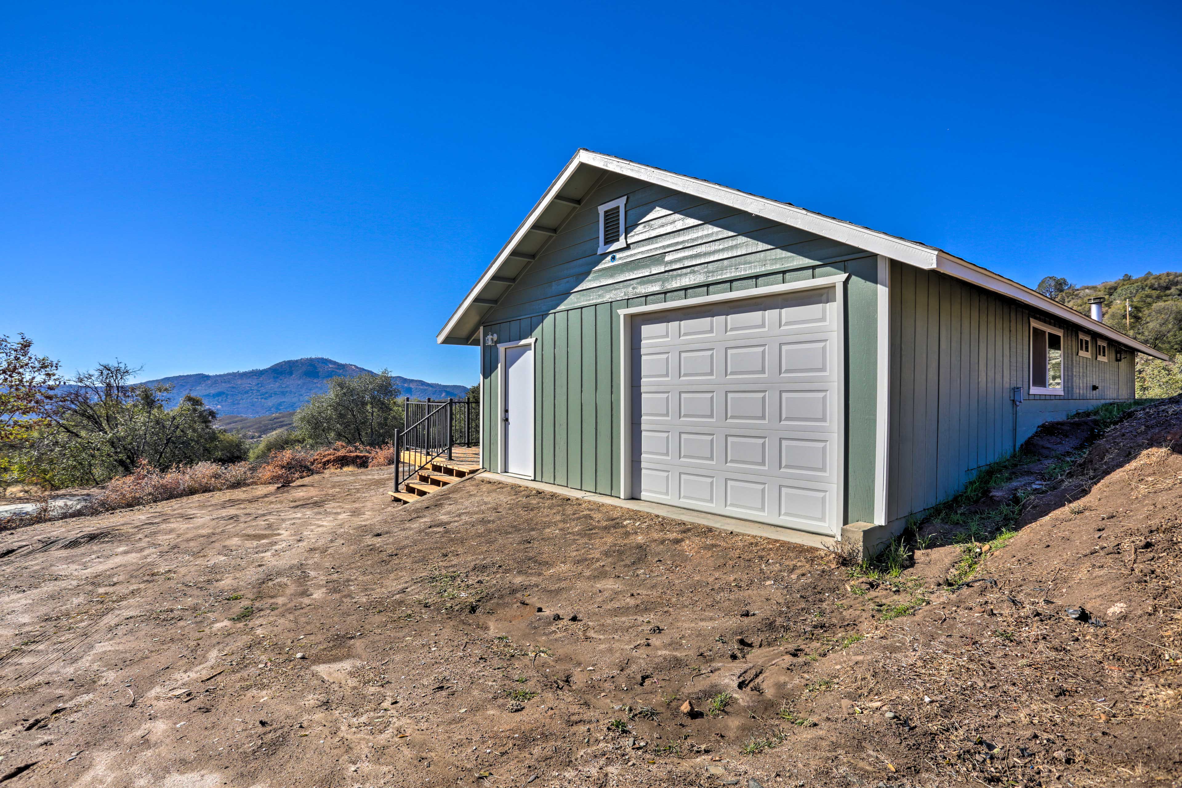 Parking | Gravel Driveway (2 Vehicles)