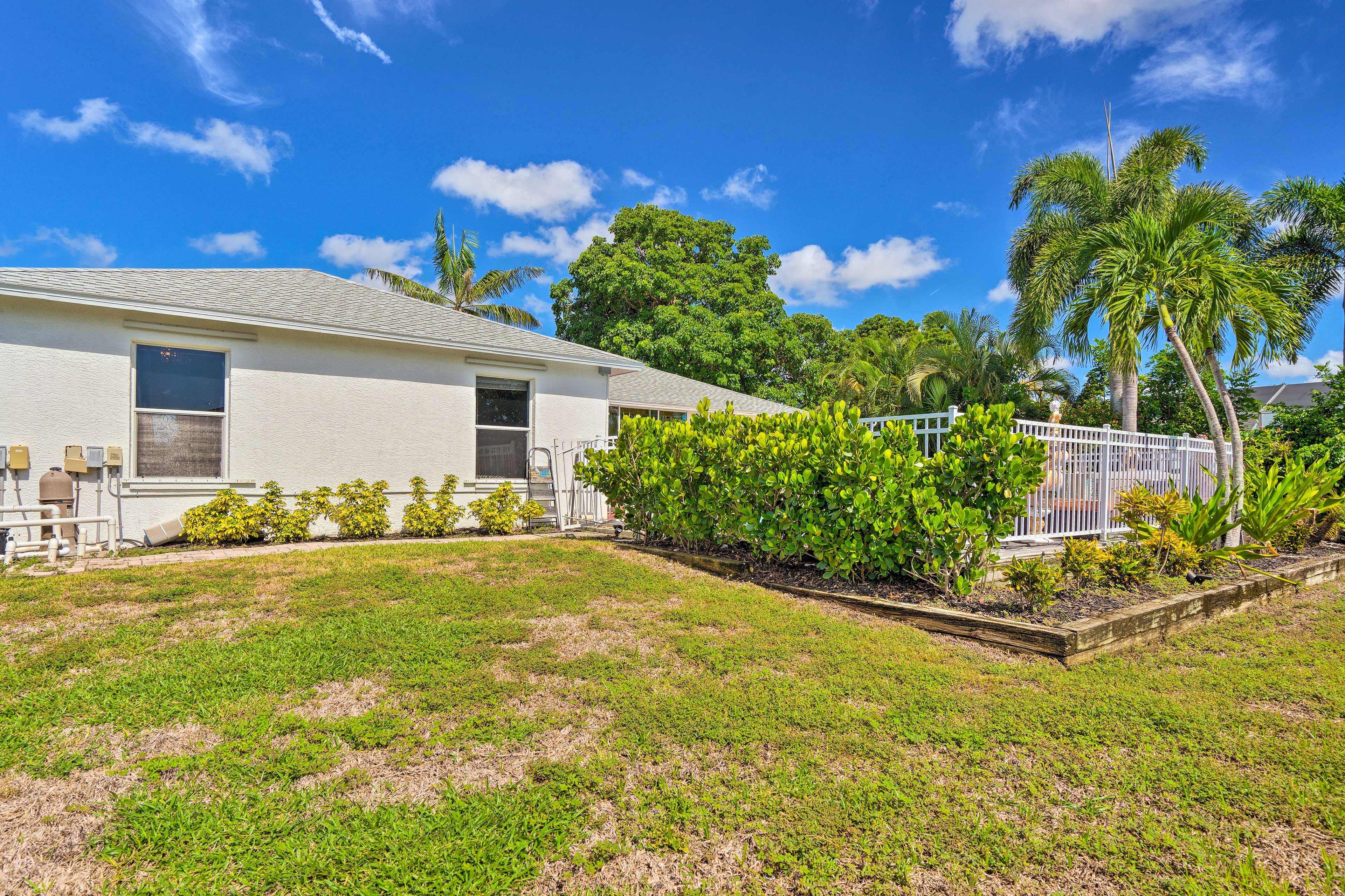 Private Yard | Putting Green