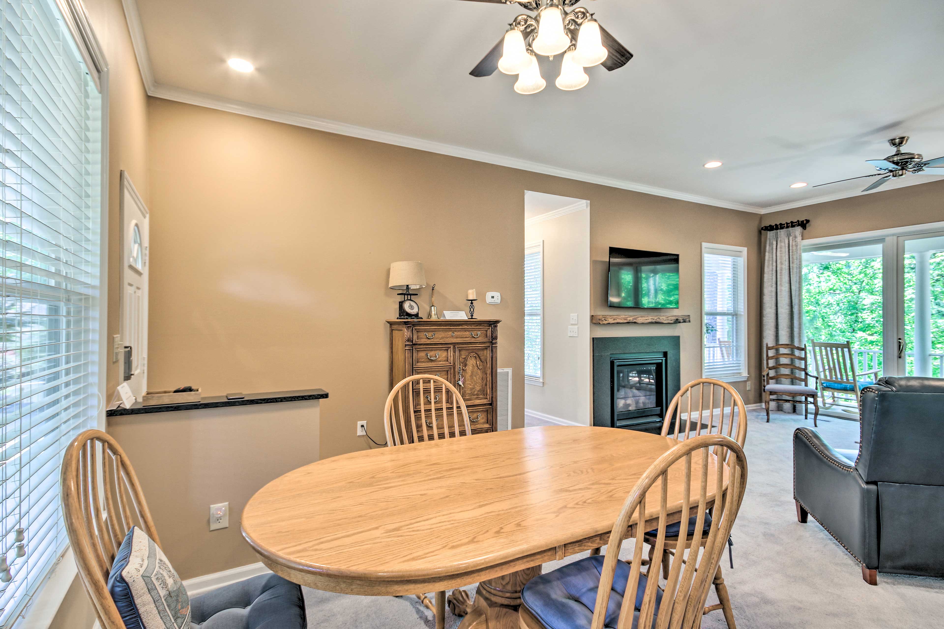 Dining Area | Dishware Provided