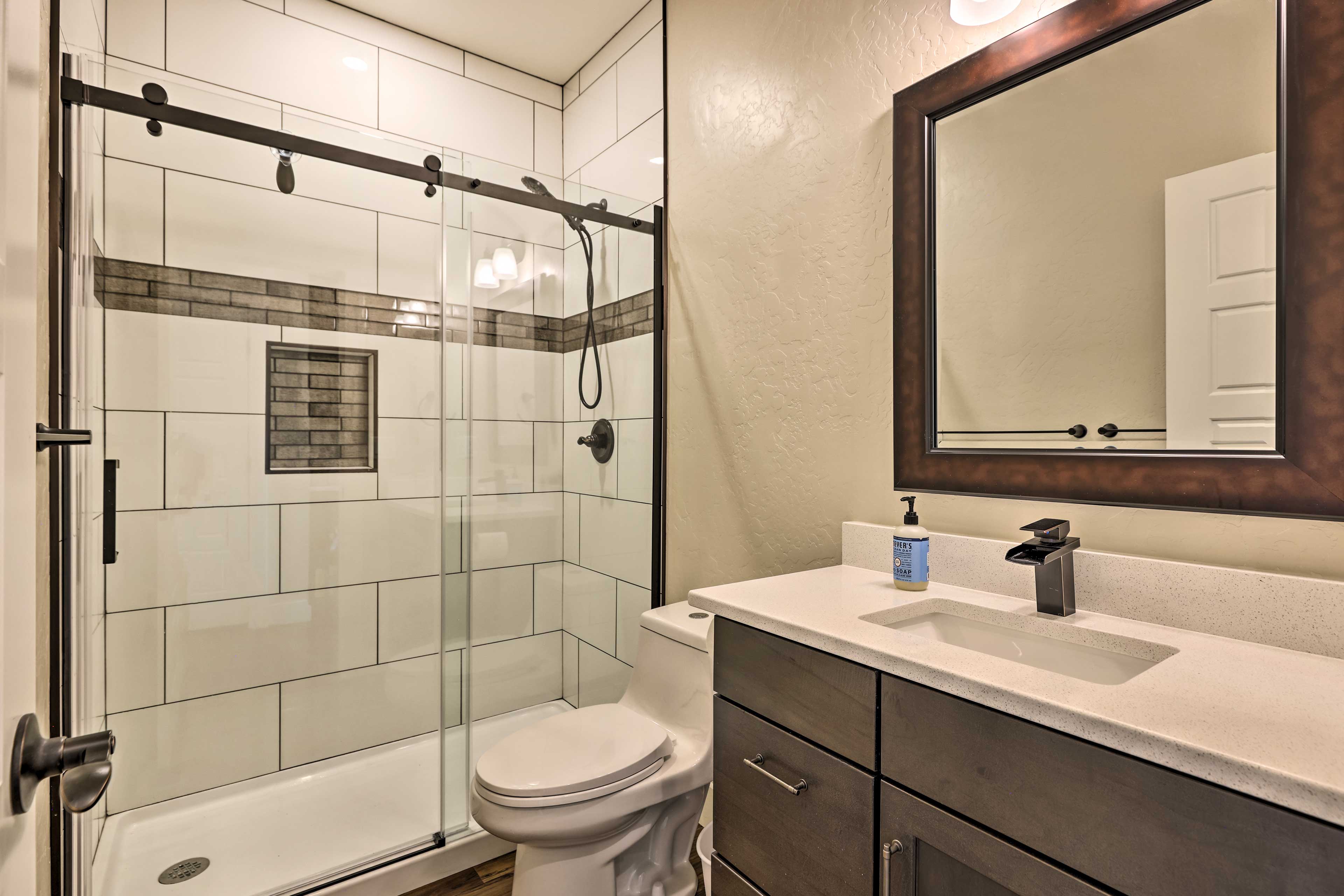 Full Bathroom | Main Level | Towels Provided