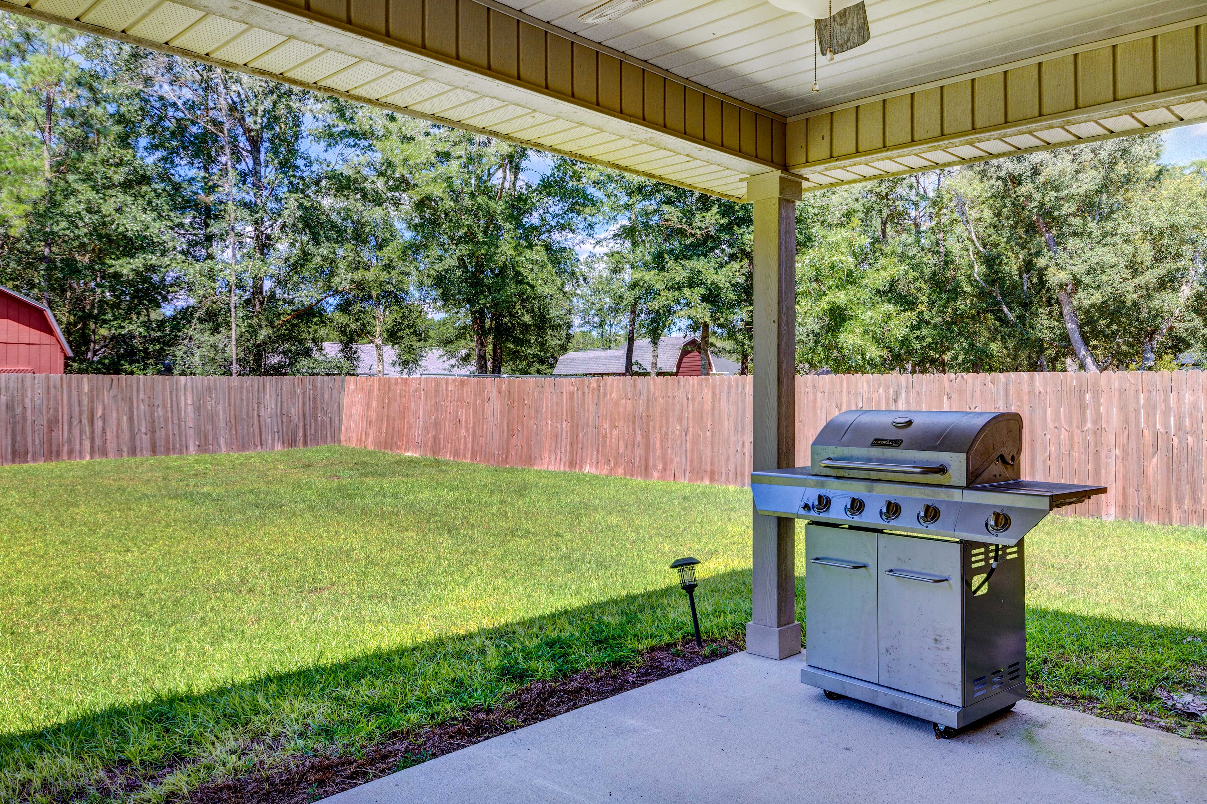 Spacious Backyard | Gas Grill