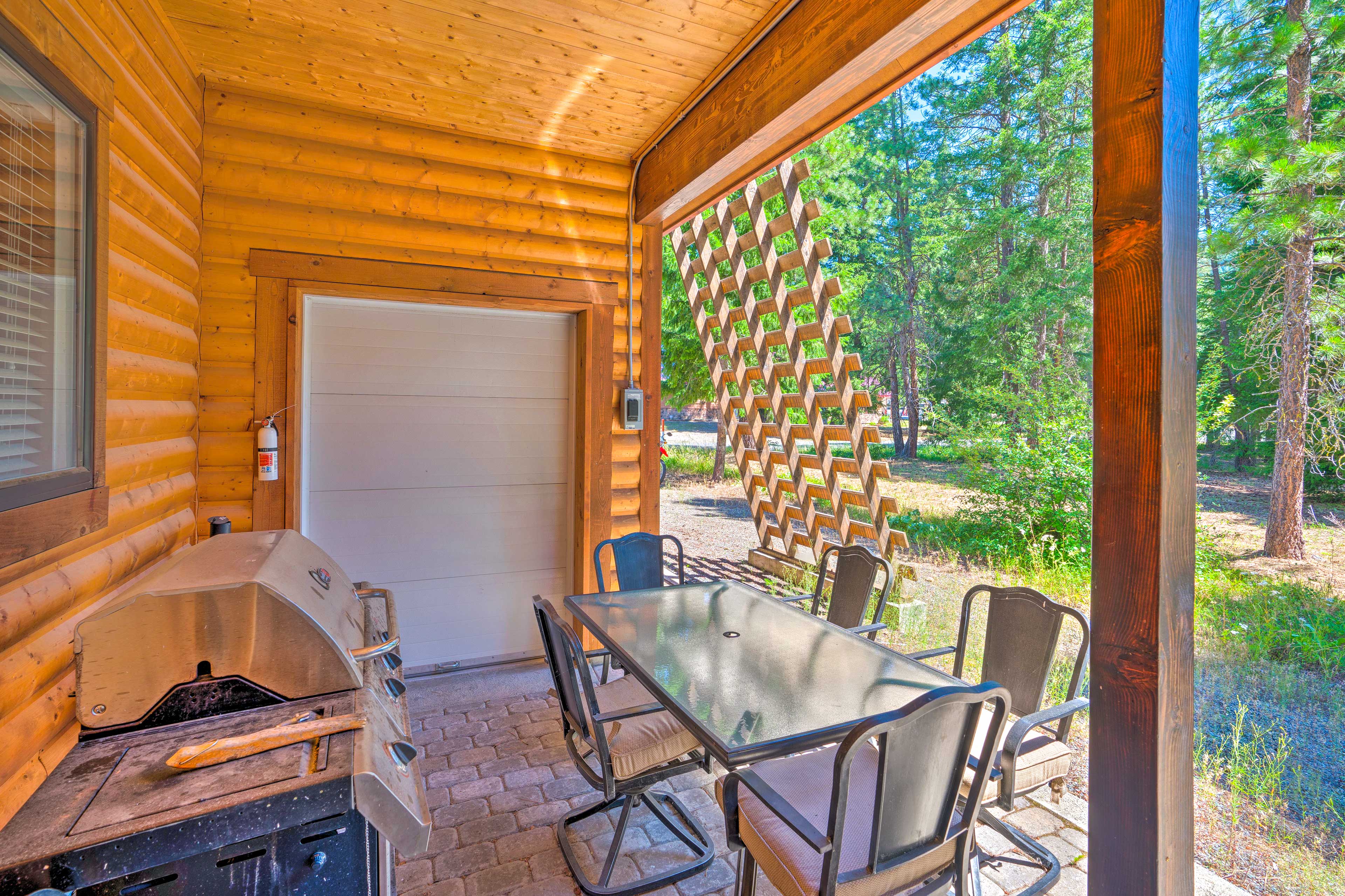 Covered Patio | Gas Grill | Outdoor Dining Area