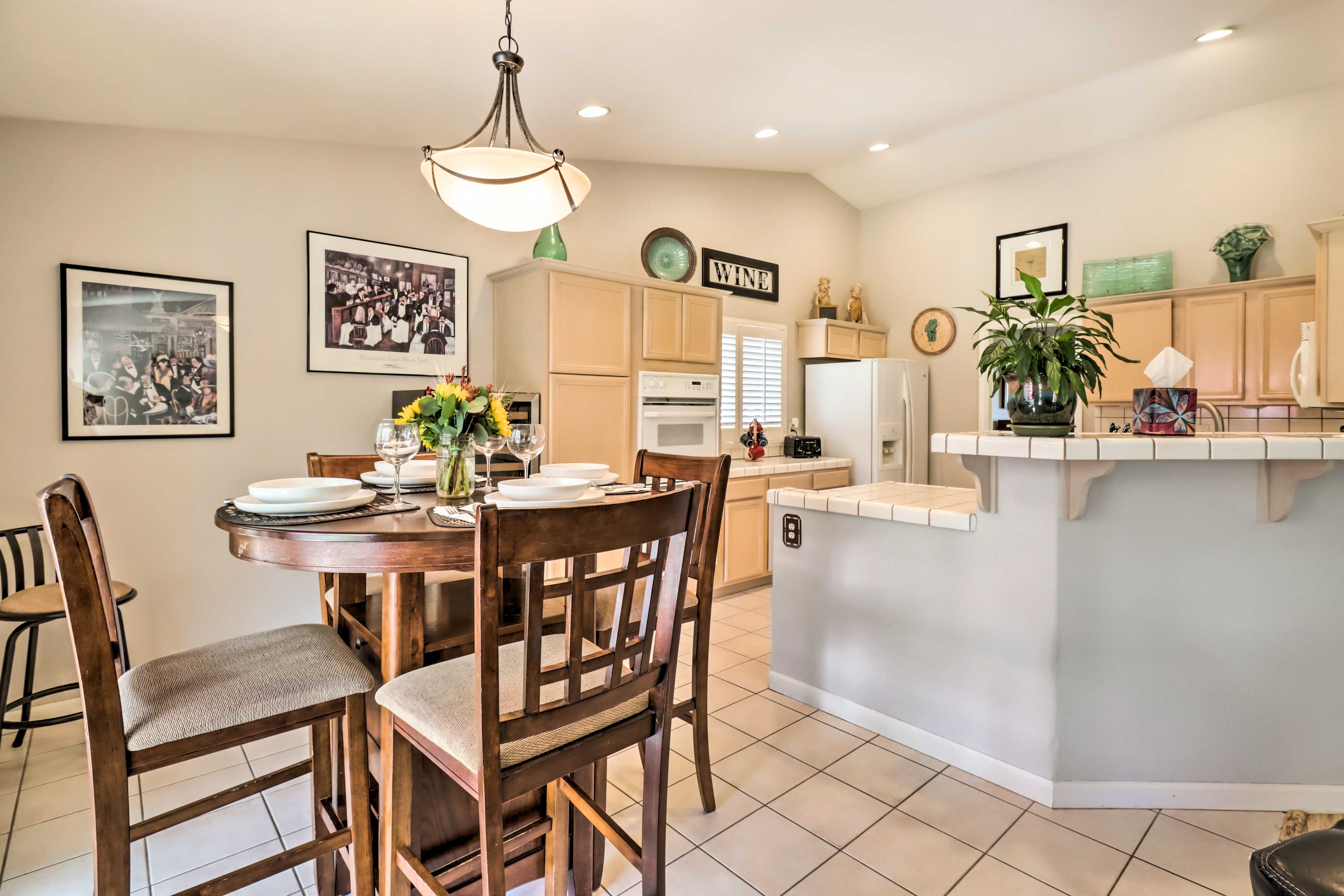 Dining Area | Dishware & Flatware Provided