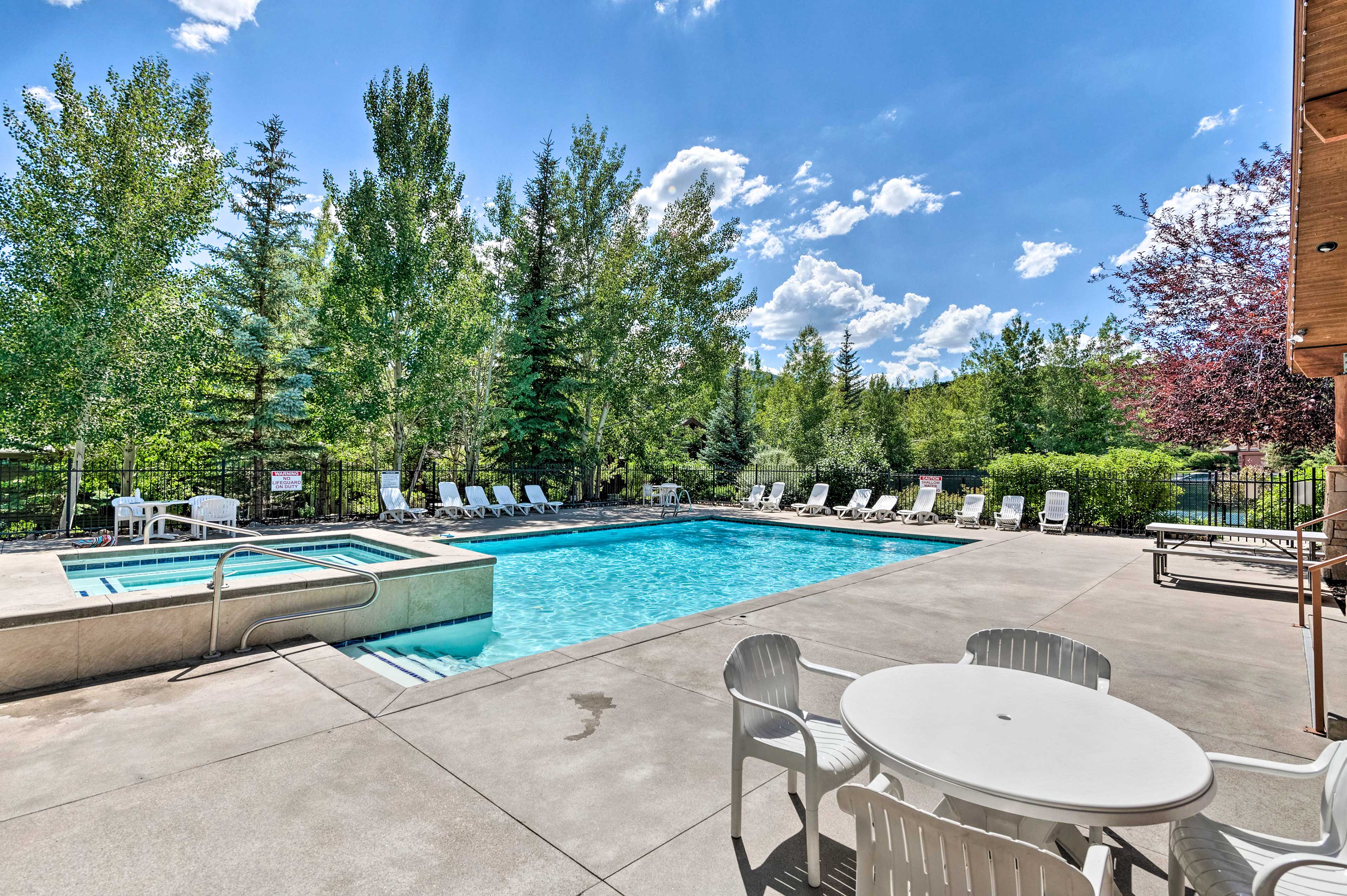 Community Outdoor Pool & Hot Tub