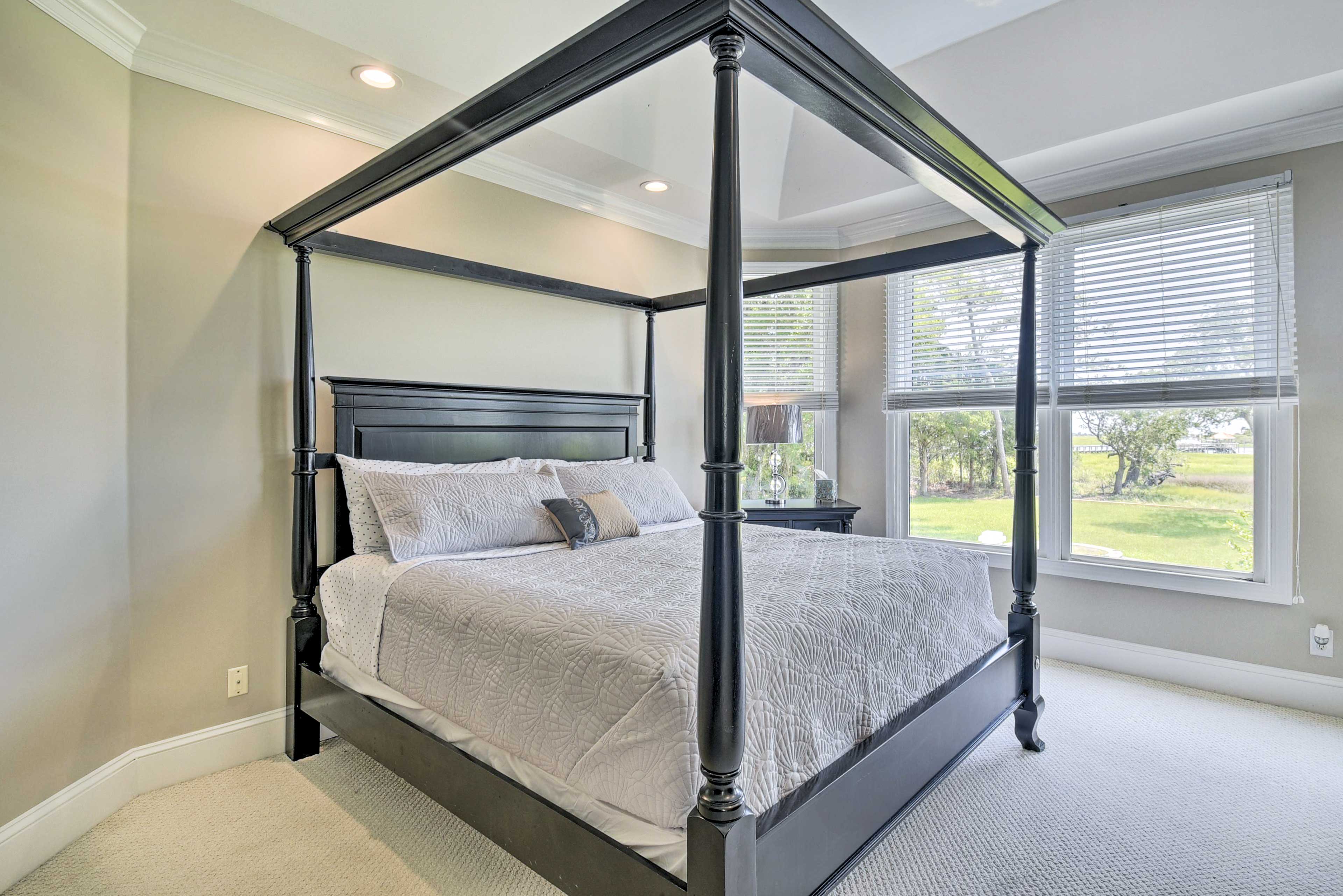 Bedroom 1 | King Bed | 1st Floor | Linens Provided | Smart TV