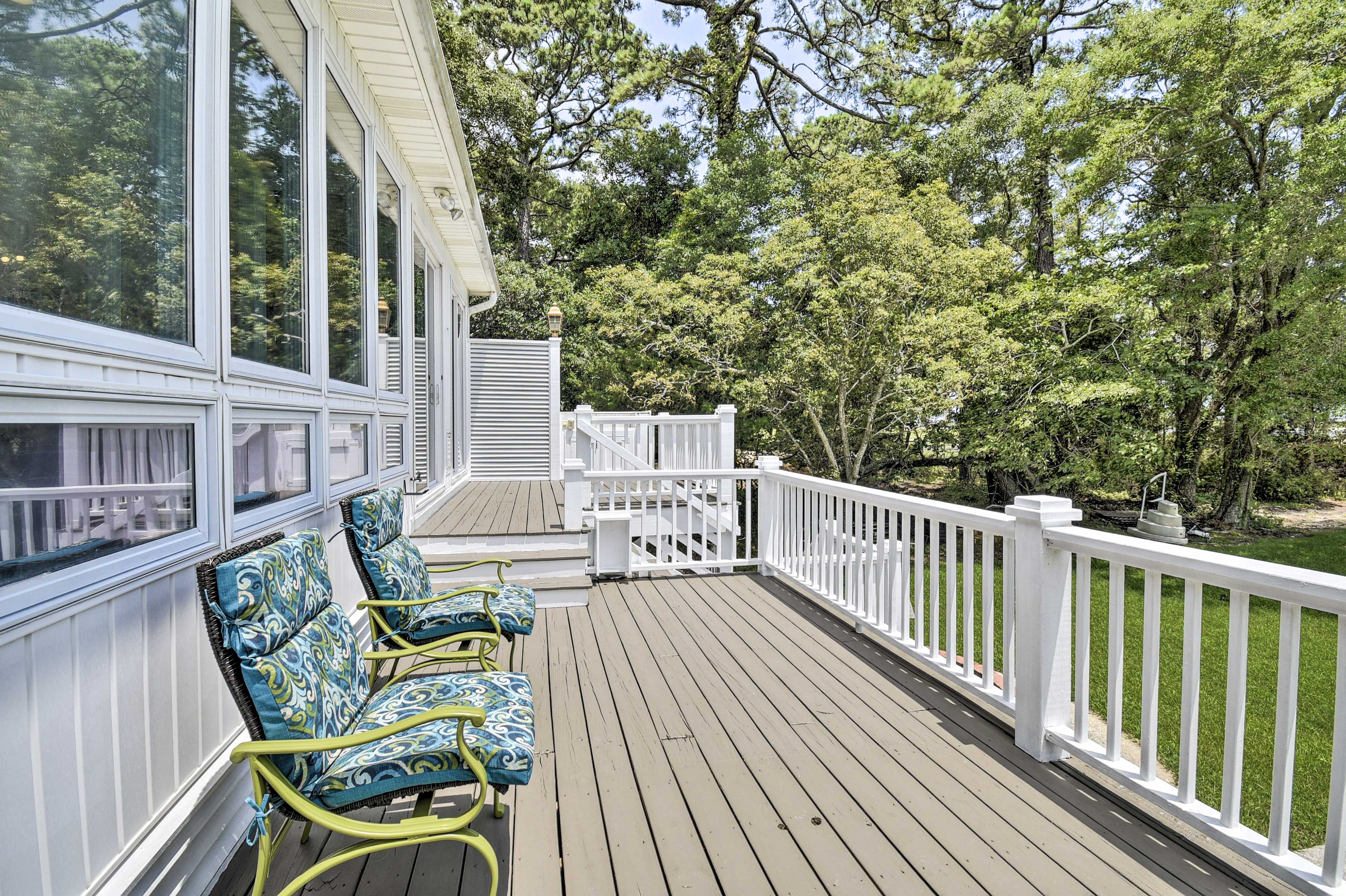 Deck | Patio | Gas Grill (Propane Not Provided) | Dining Area