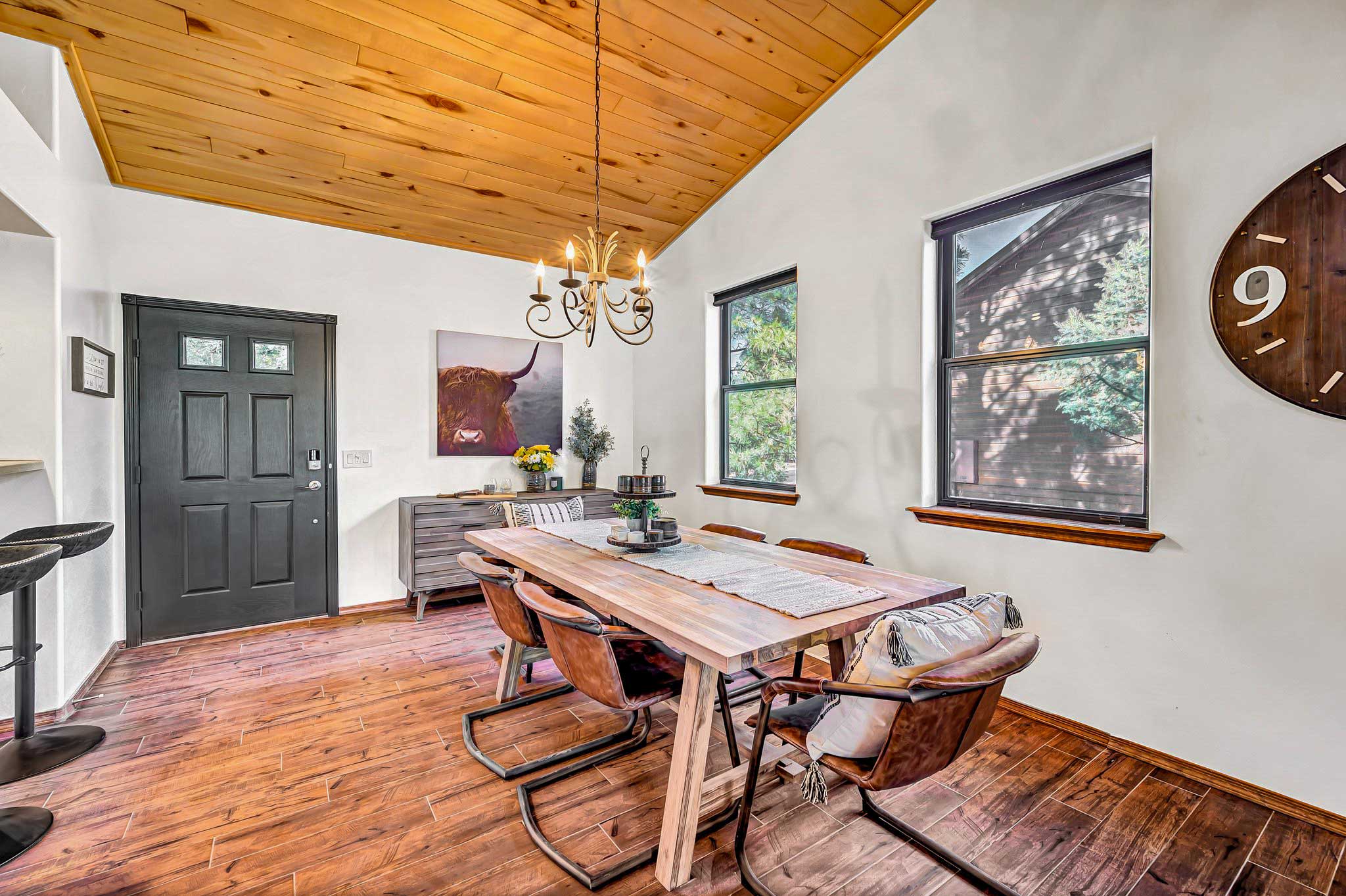 Dining Area | Dishware & Flatware Provided