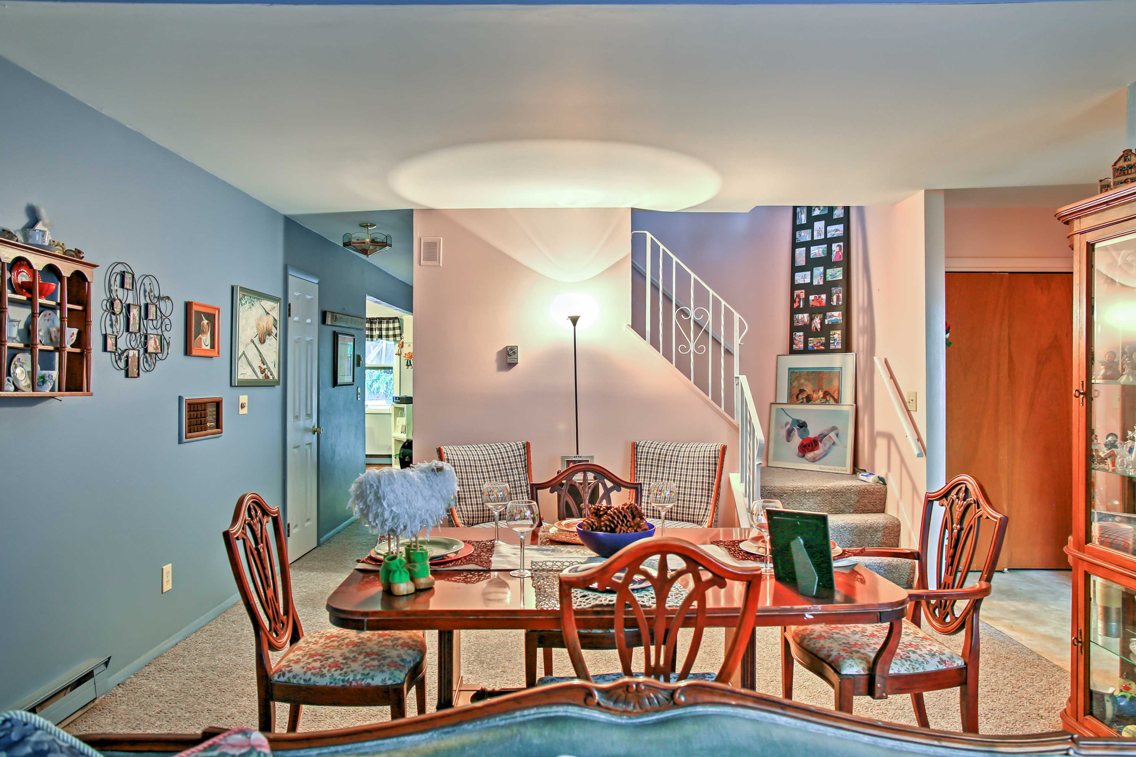 Dining Area | Dishware & Flatware Provided