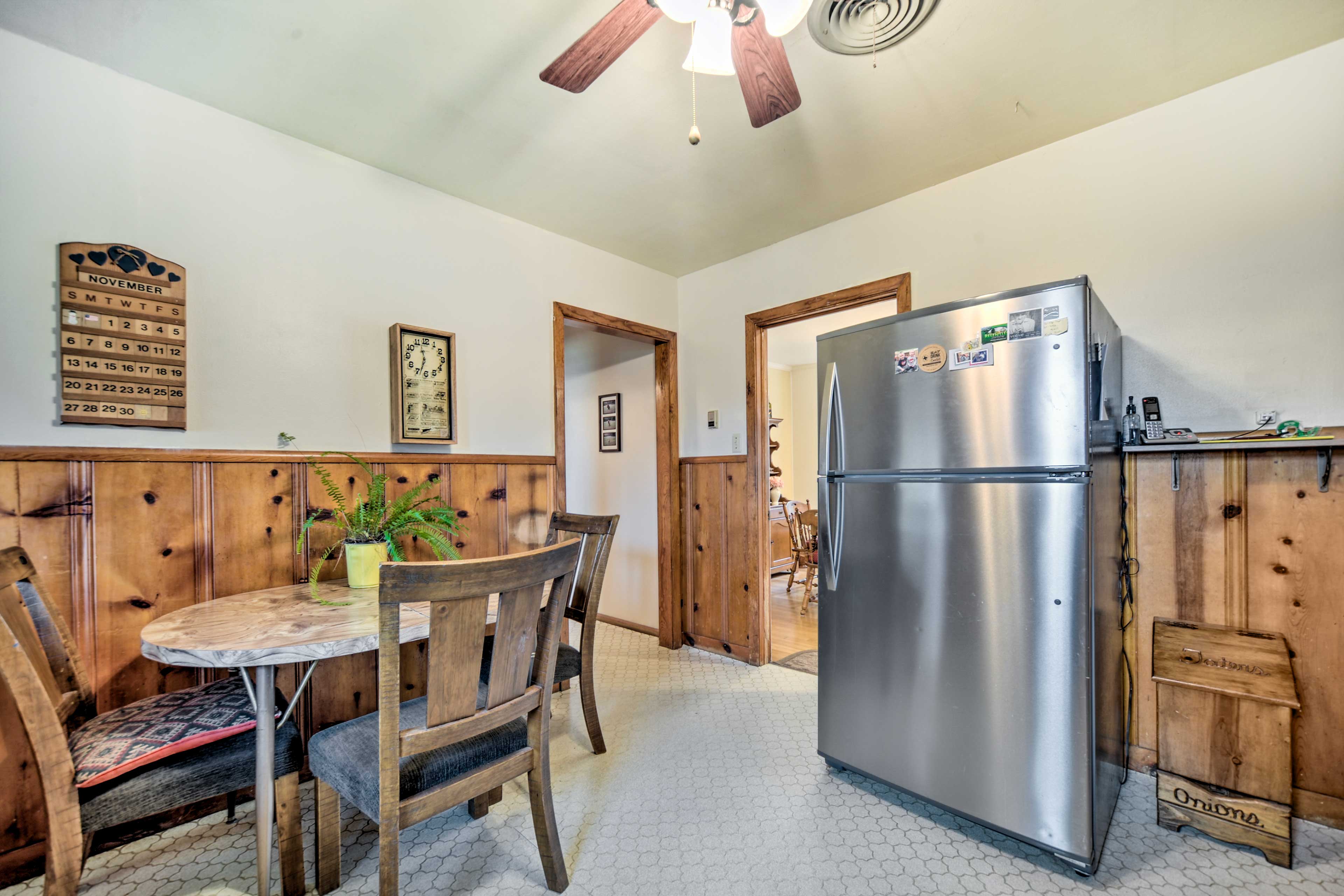 Kitchen | Keurig & Drip Coffee Makers | Breakfast Nook